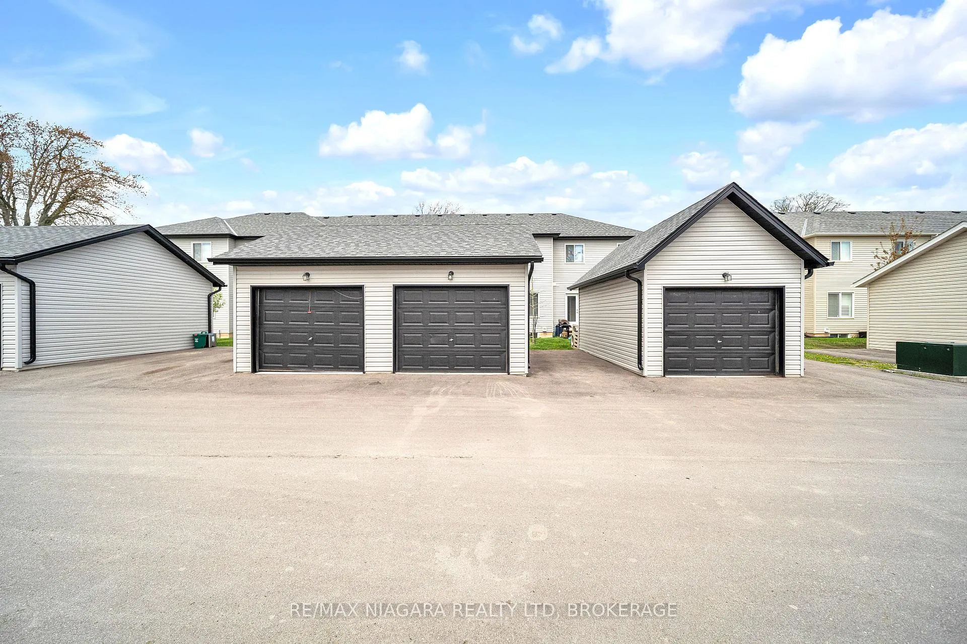 Photo 29 of 178 Broadway Lane, Welland, Broadway — HOMEH