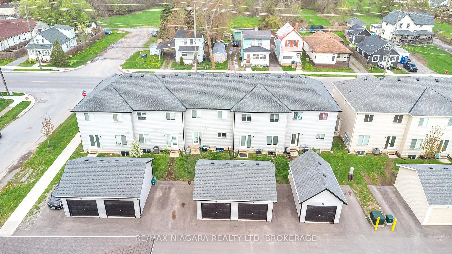 Photo 30 of 178 Broadway Lane, Welland, Broadway — HOMEH