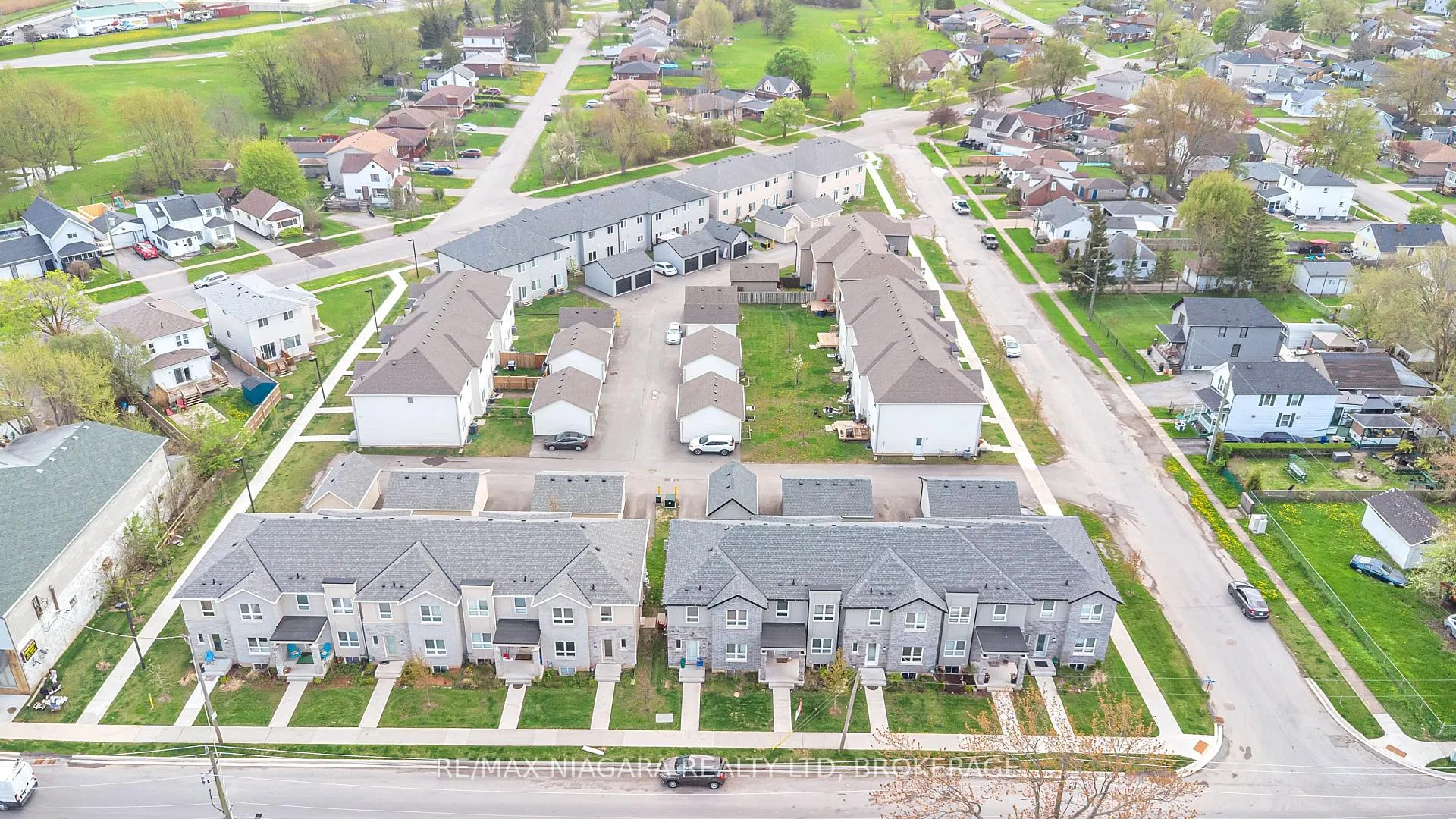 Photo 31 of 178 Broadway Lane, Welland, Broadway — HOMEH