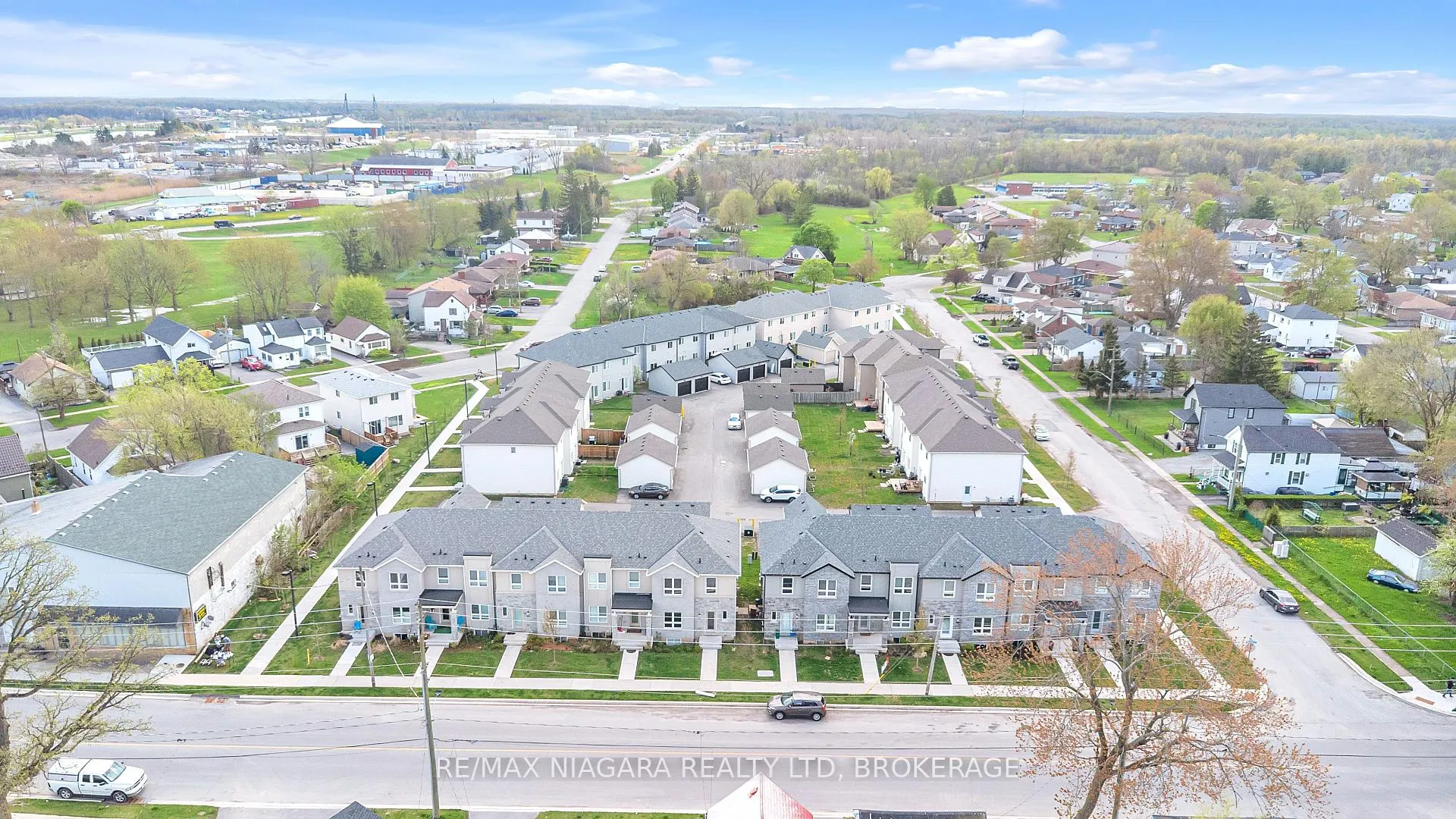 Photo 34 of 178 Broadway Lane, Welland, Broadway — HOMEH