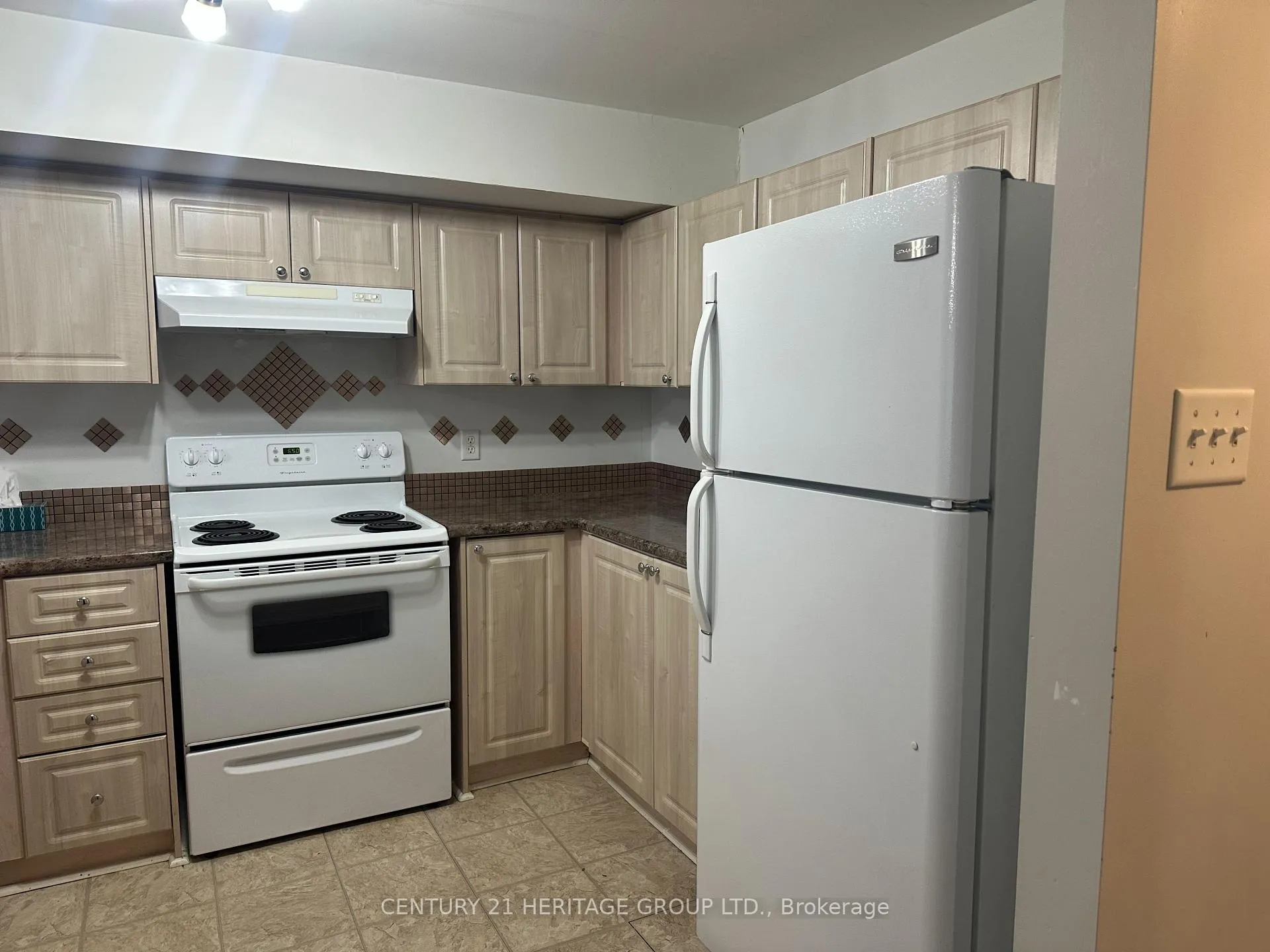 Photo 4 of Unit 5, 85 Goodwin Drive, Barrie, Painswick South — HOMEH