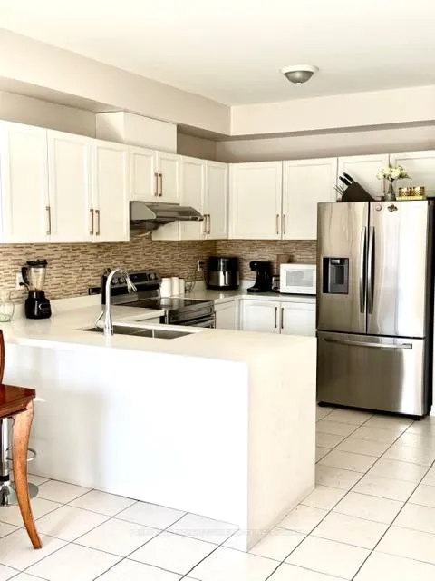 Photo 3 of 11 Kettlewell Crescent, Brampton, Sandringham-Wellington — HOMEH