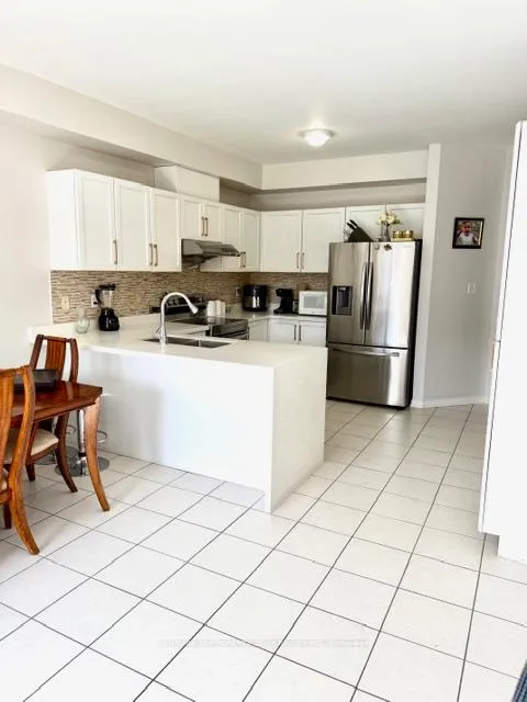 Photo 4 of 11 Kettlewell Crescent, Brampton, Sandringham-Wellington — HOMEH