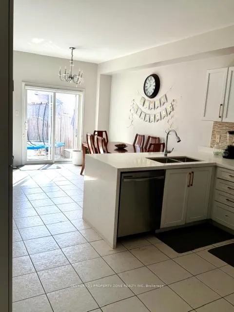 Photo 5 of 11 Kettlewell Crescent, Brampton, Sandringham-Wellington — HOMEH