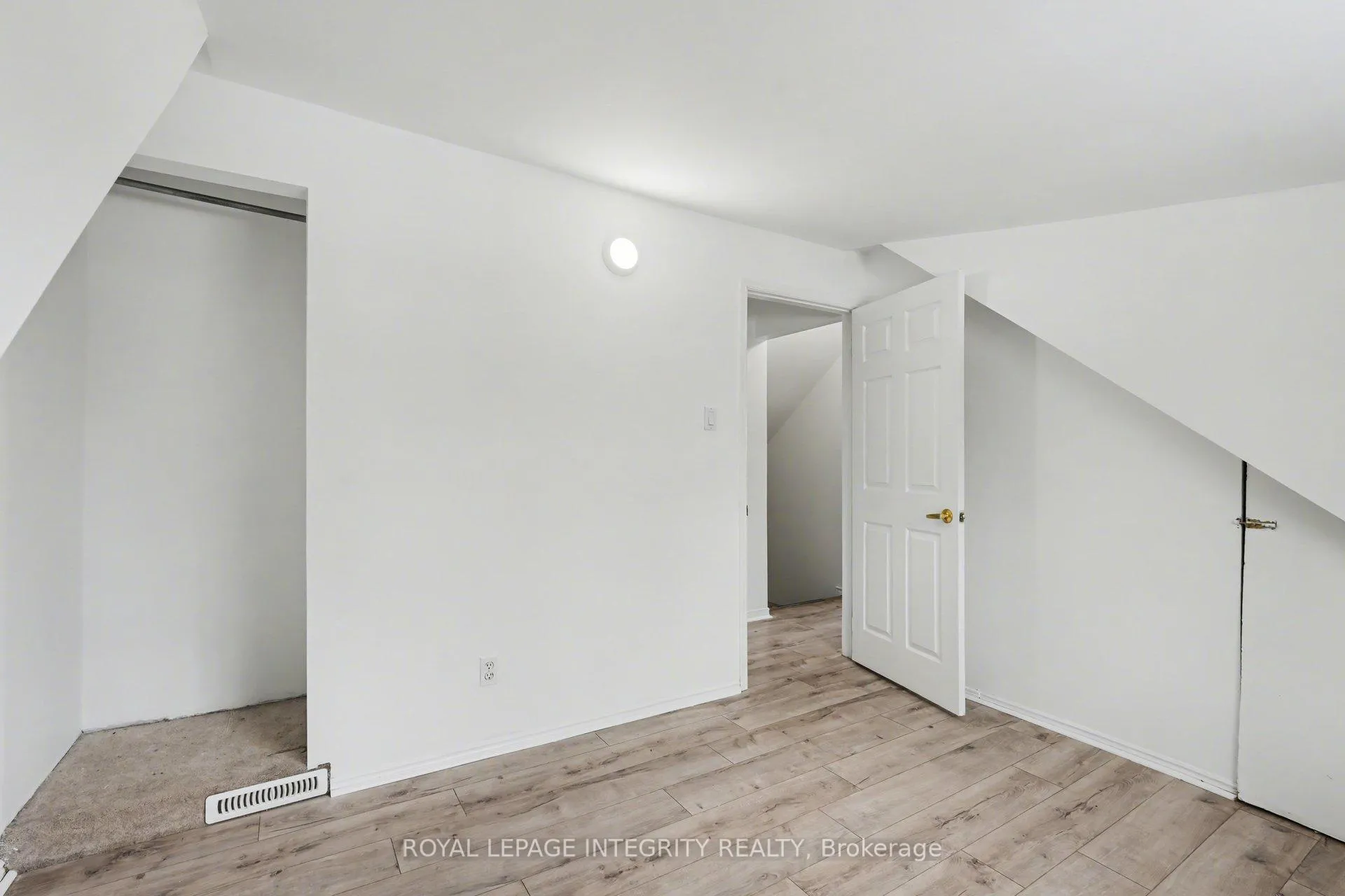 Photo 19 of 90 Constance Lake Road, Ottawa, Kanata - Kanata (North East) — HOMEH