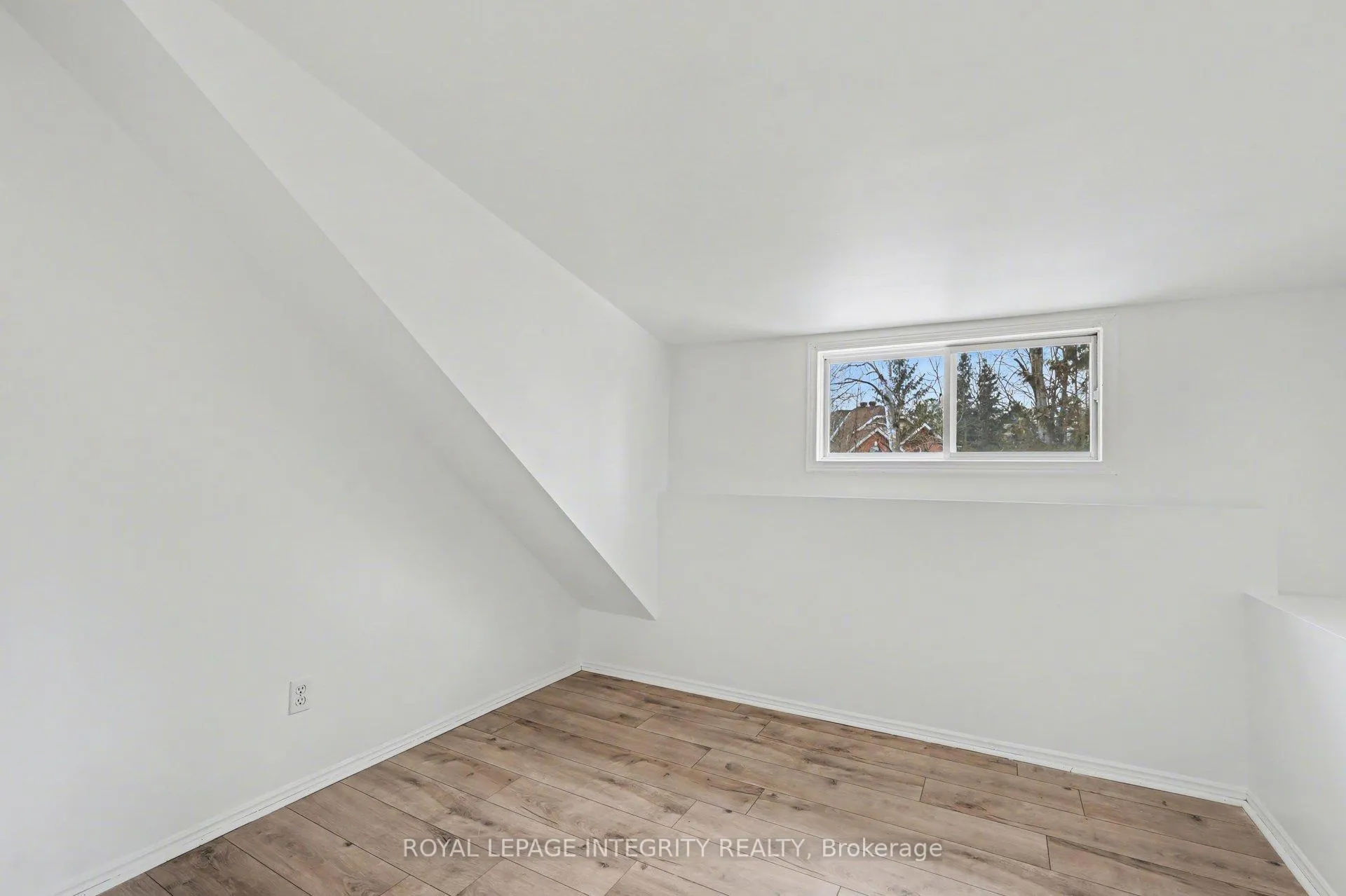 Photo 20 of 90 Constance Lake Road, Ottawa, Kanata - Kanata (North East) — HOMEH