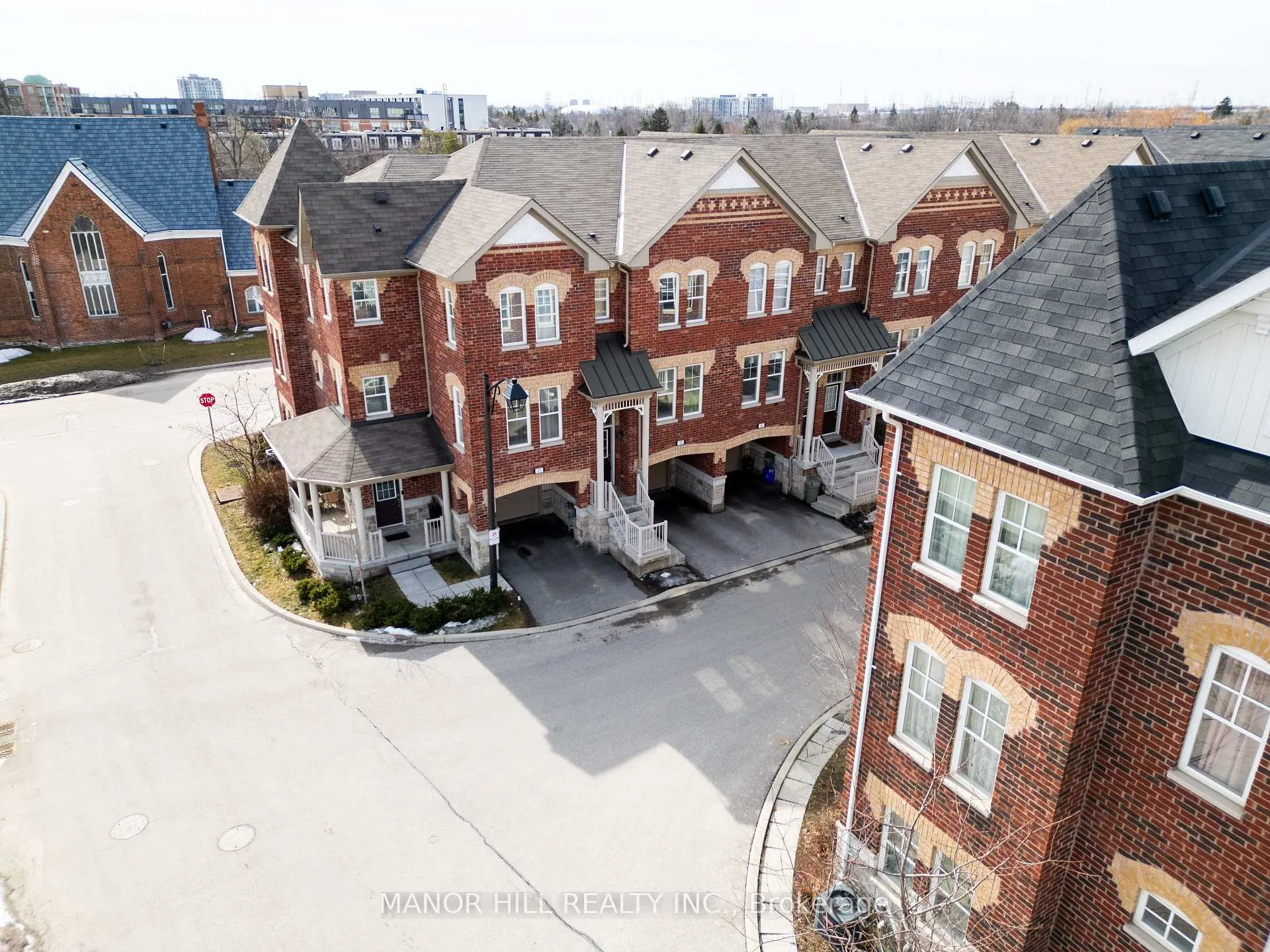 Photo 2 of Unit 12, 10 Porter Avenue W, Vaughan, West Woodbridge — HOMEH