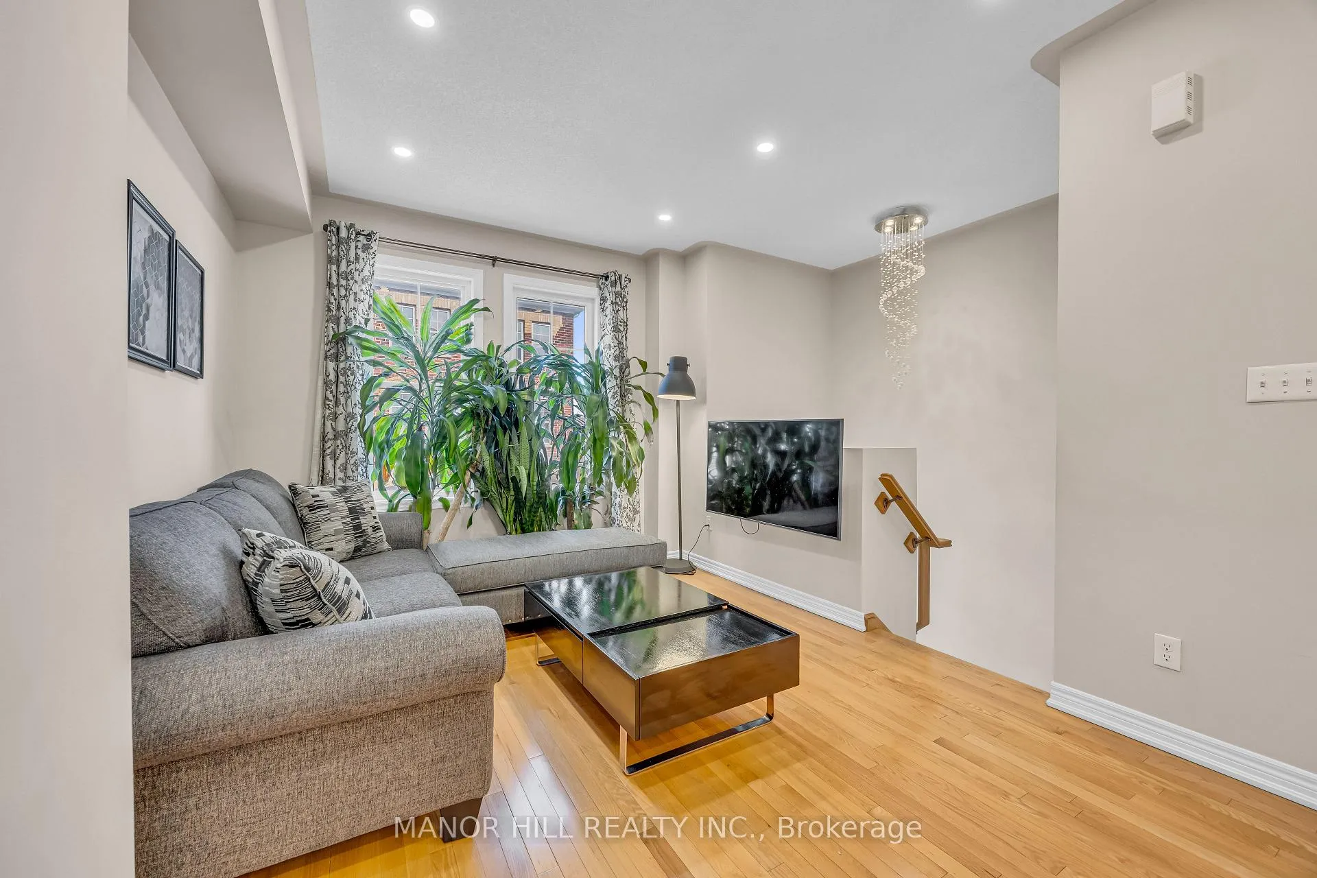 Photo 4 of Unit 12, 10 Porter Avenue W, Vaughan, West Woodbridge — HOMEH