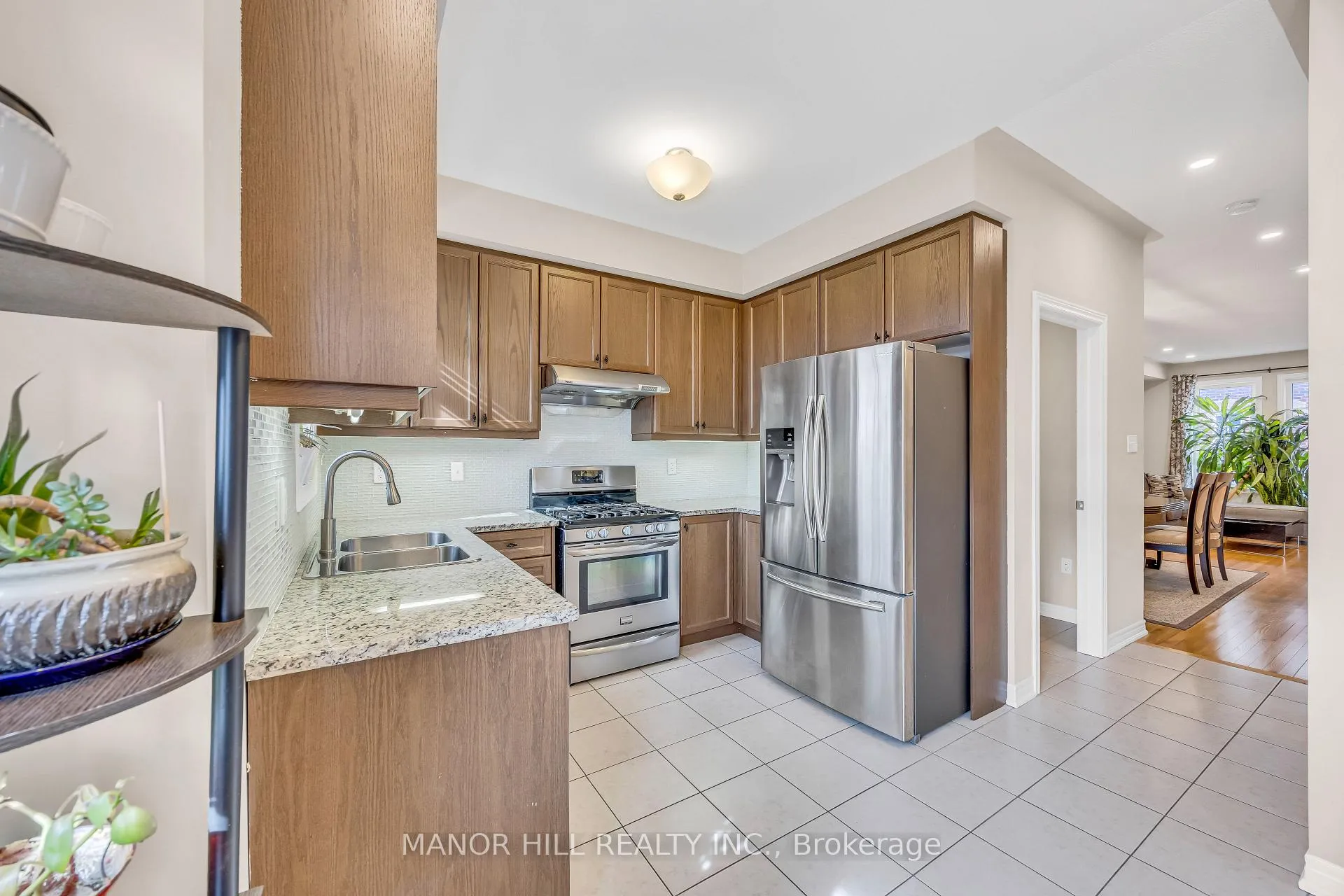 Photo 10 of Unit 12, 10 Porter Avenue W, Vaughan, West Woodbridge — HOMEH