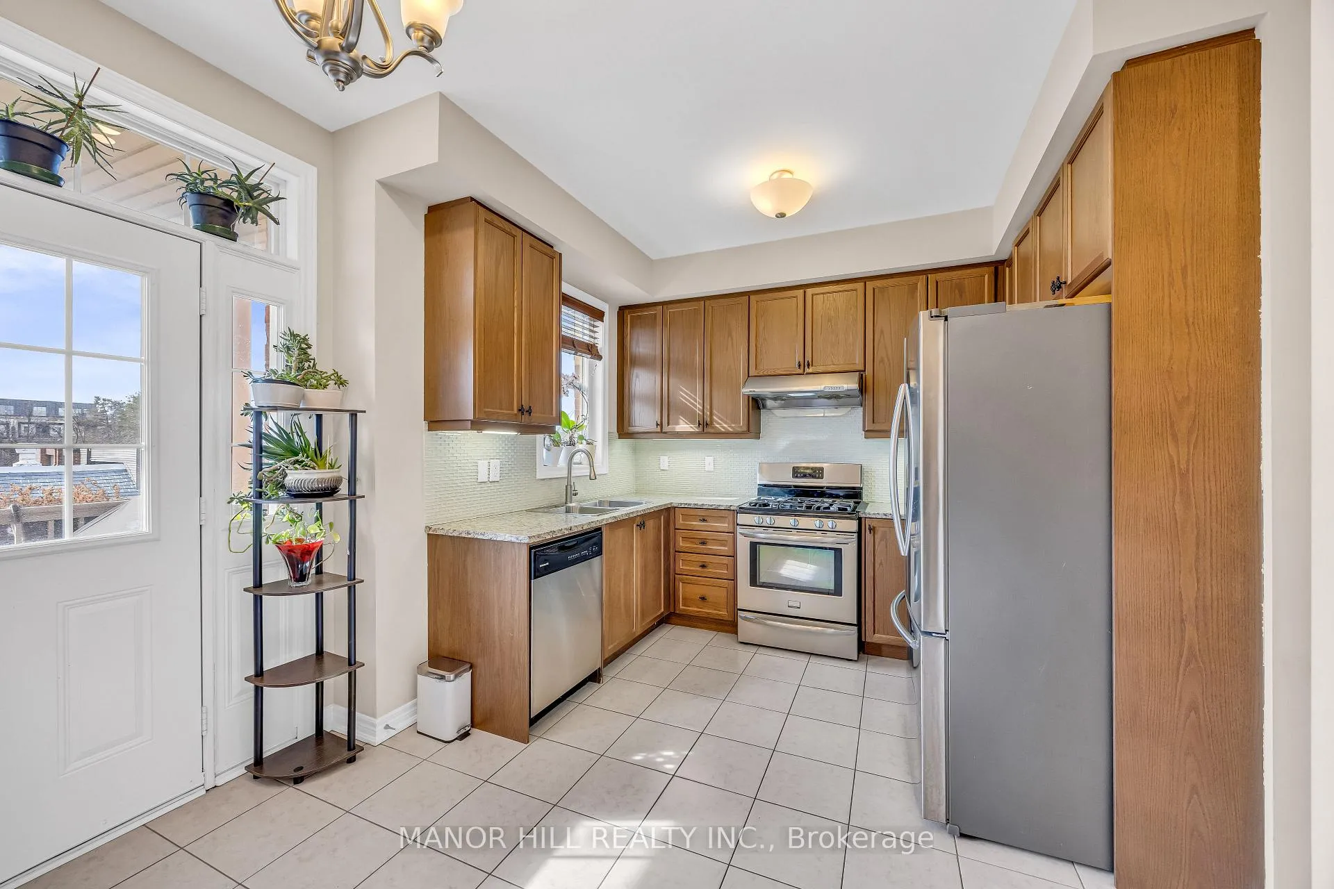 Photo 11 of Unit 12, 10 Porter Avenue W, Vaughan, West Woodbridge — HOMEH