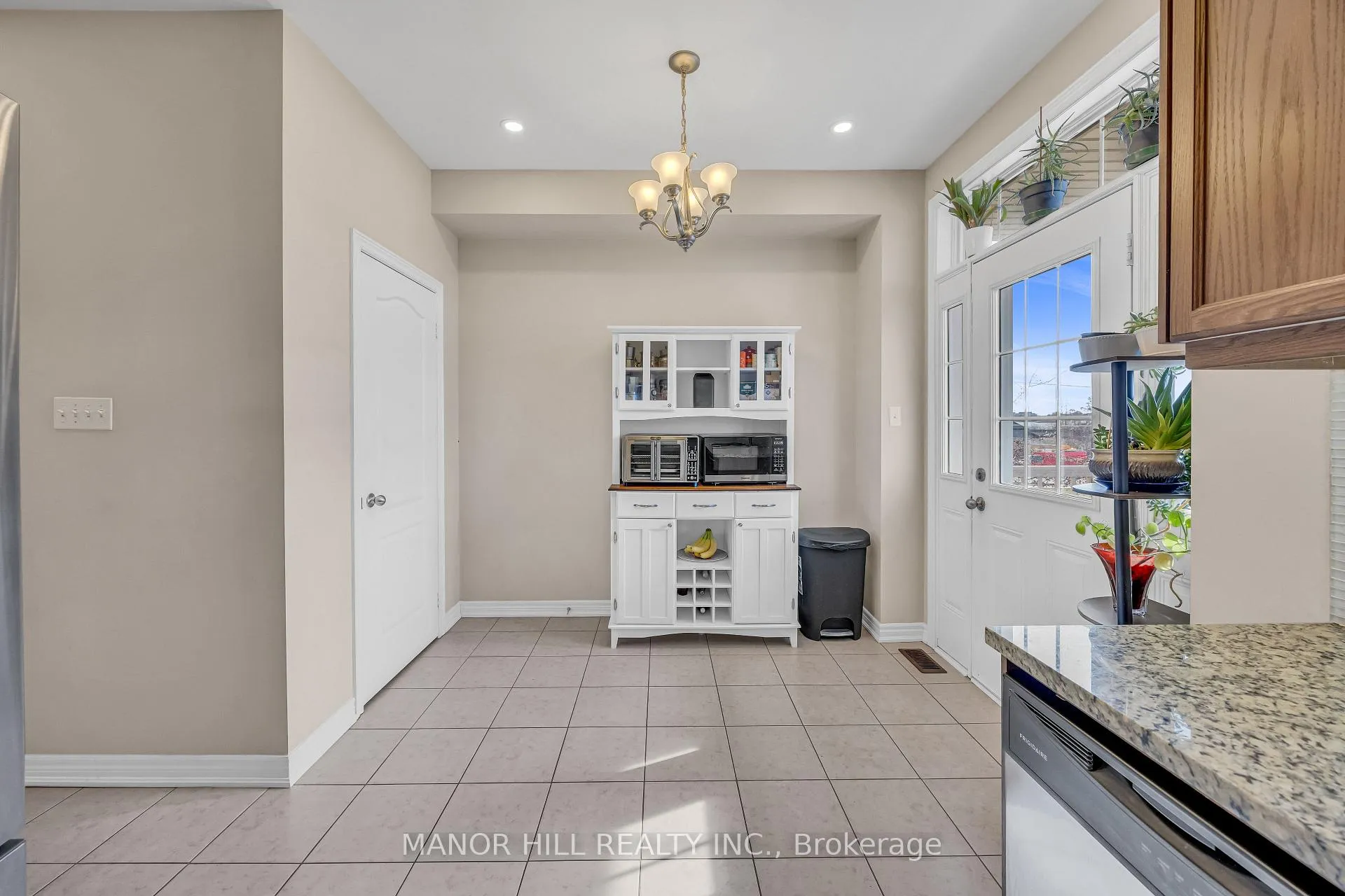 Photo 12 of Unit 12, 10 Porter Avenue W, Vaughan, West Woodbridge — HOMEH