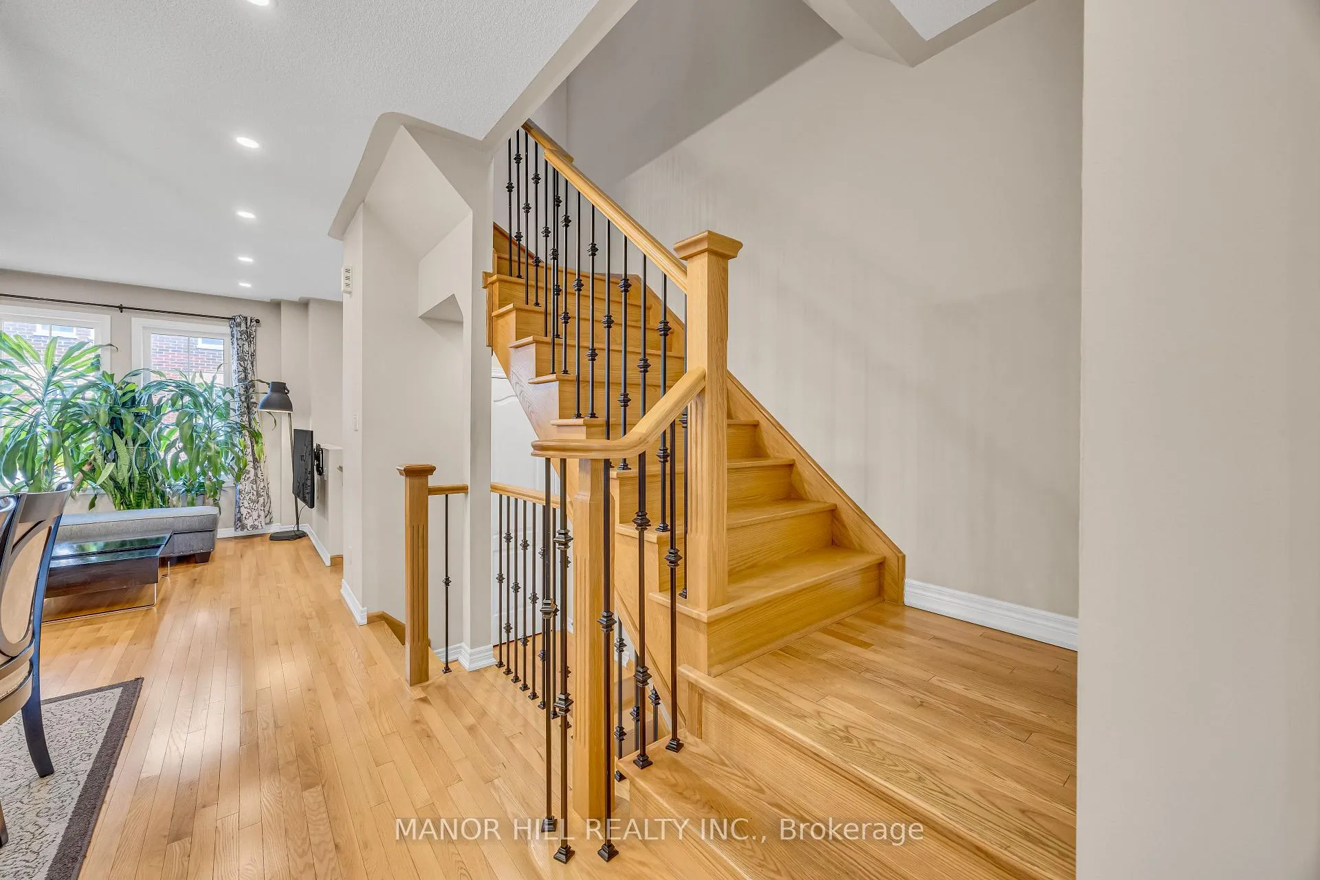Photo 17 of Unit 12, 10 Porter Avenue W, Vaughan, West Woodbridge — HOMEH