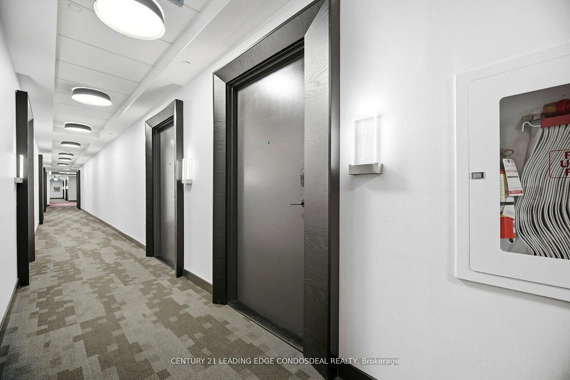 Photo 5 of Unit PH3007, 70 Princess Street, Toronto, Waterfront Communities — HOMEH