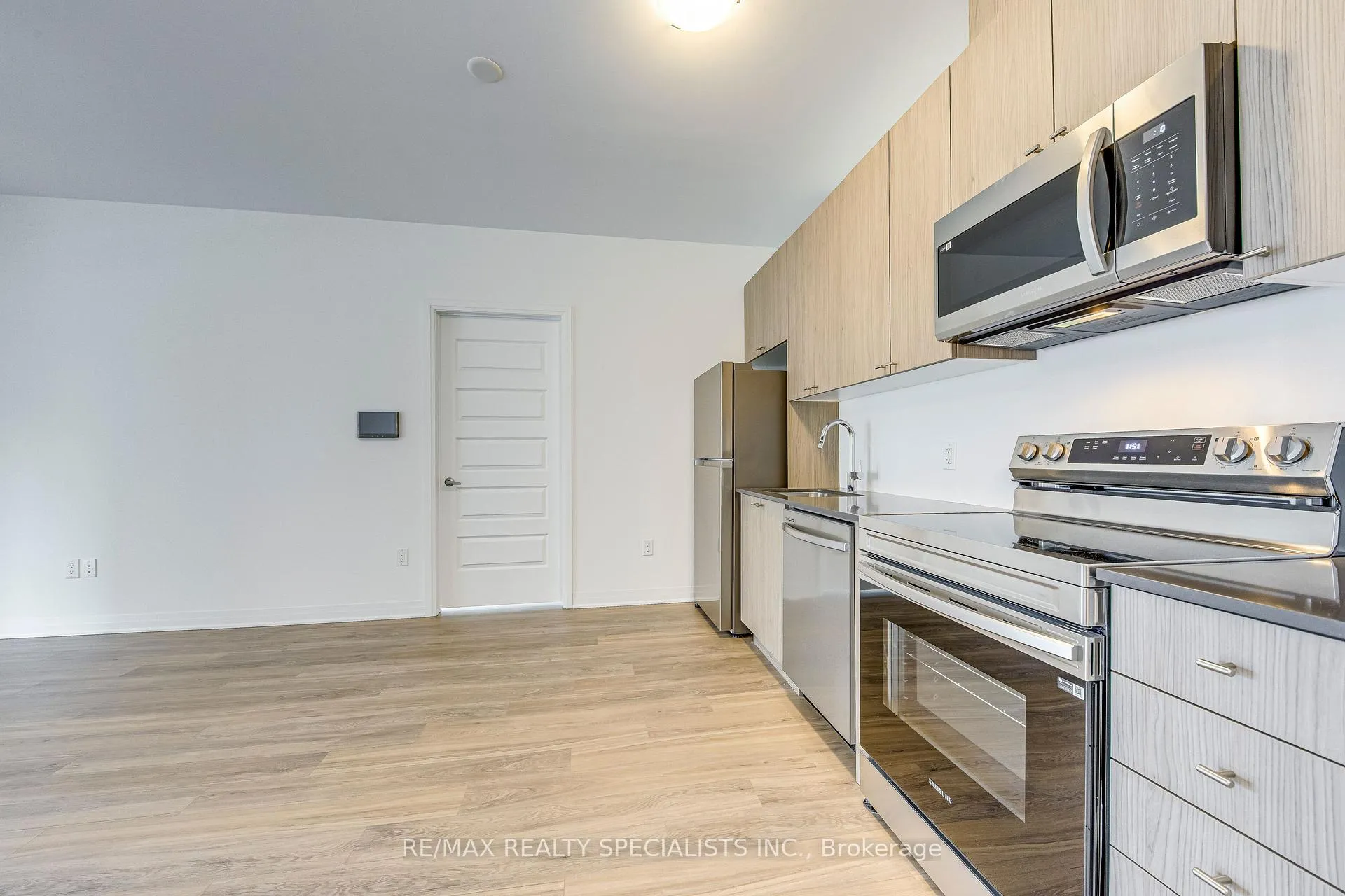 Photo 3 of Unit 120, 480 Gordon Krantz Avenue, Milton, Walker — HOMEH