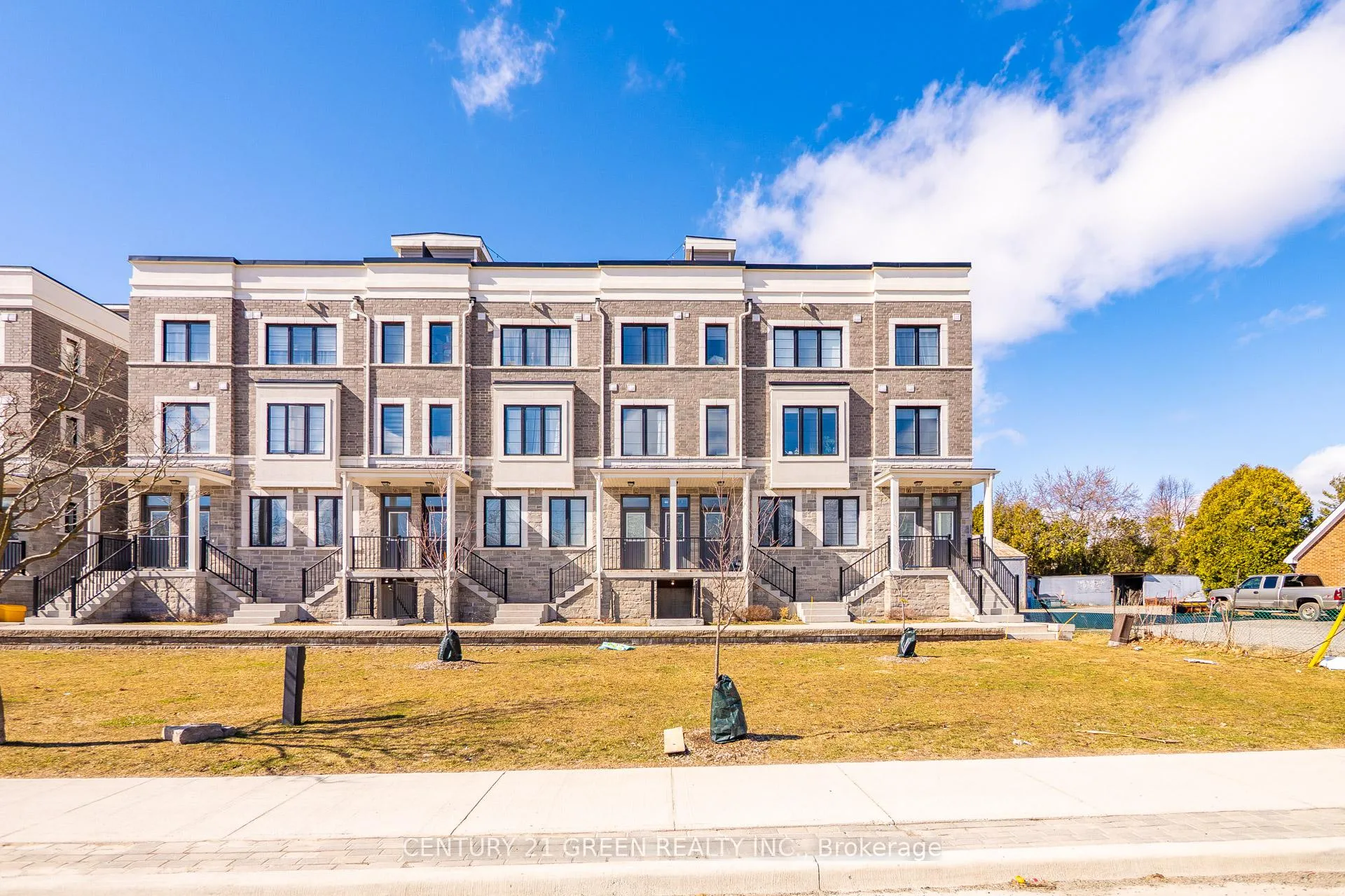 Front of Unit 76, 383 Dundas Street E