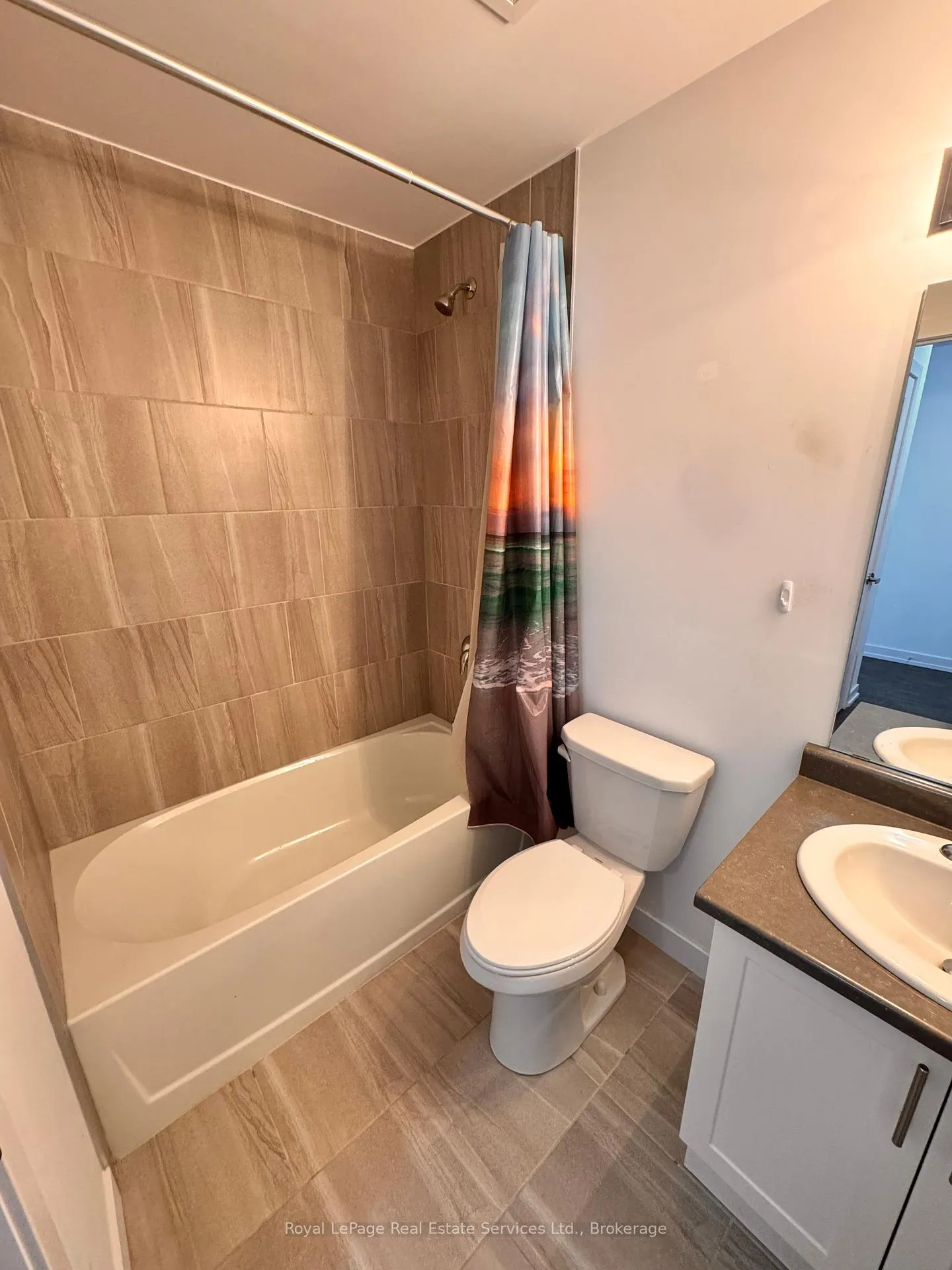 Photo 4 of Unit 429, 450 Dundas Street E, Hamilton, Waterdown — HOMEH