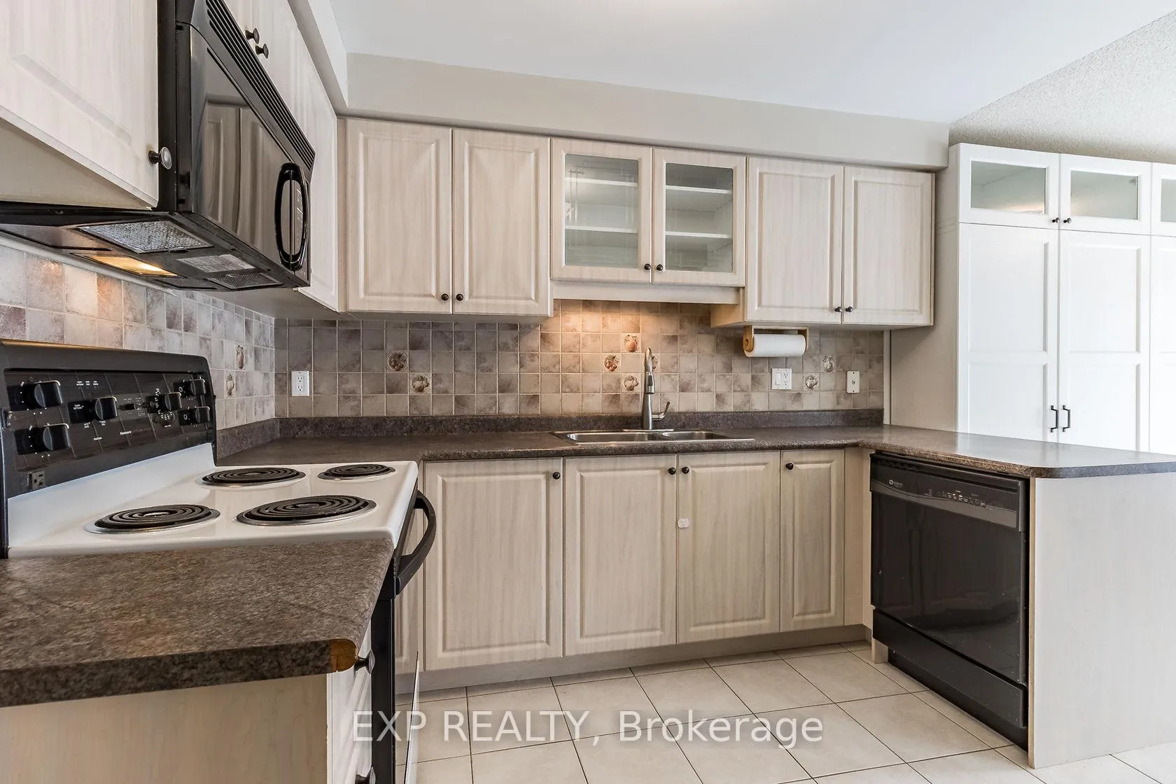 Photo 7 of 32 Pavin Crescent, Caledon, Bolton East — HOMEH