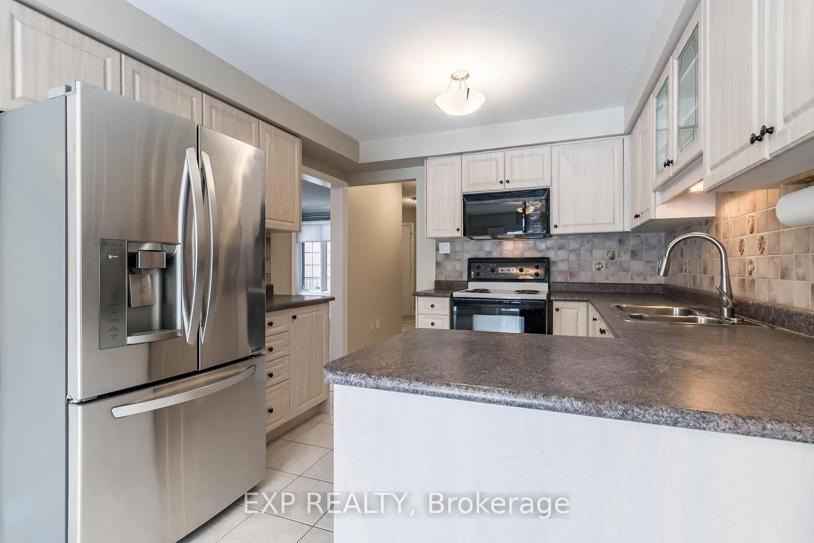 Photo 9 of 32 Pavin Crescent, Caledon, Bolton East — HOMEH