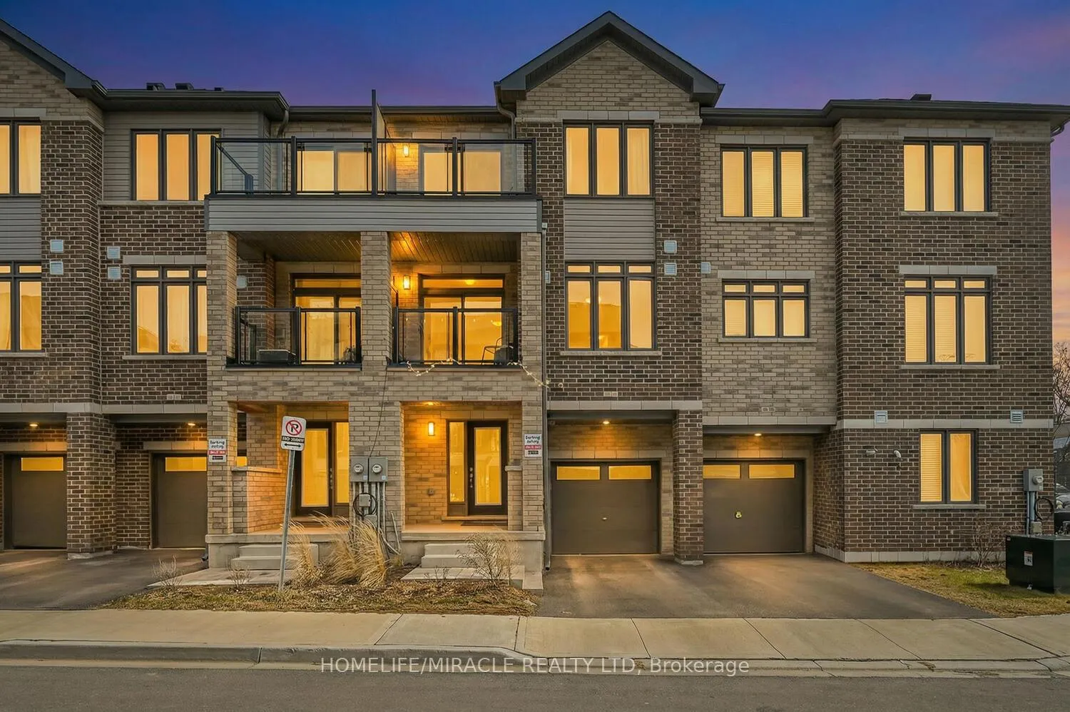 Front of Unit 517, 585 Colborne Street