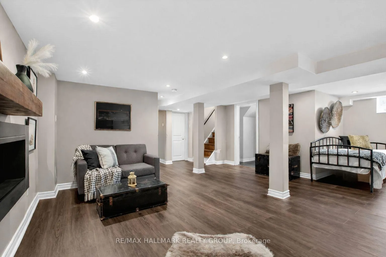 Photo 12 of 2401 Magnus Avenue, Ottawa, Hawthorne Meadows — HOMEH