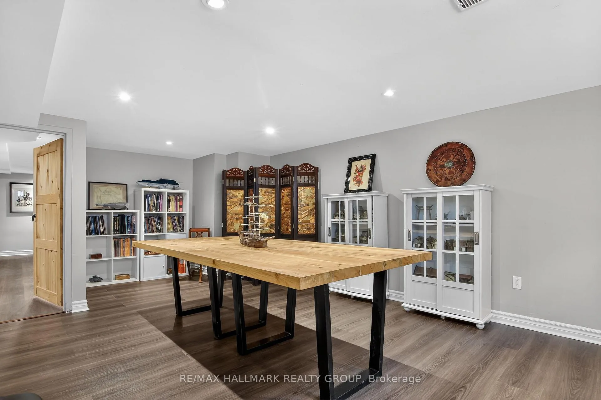 Photo 14 of 2401 Magnus Avenue, Ottawa, Hawthorne Meadows — HOMEH