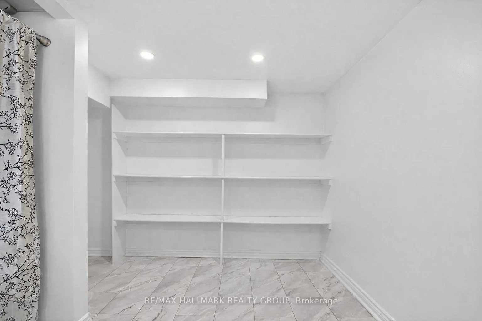 Photo 15 of 2401 Magnus Avenue, Ottawa, Hawthorne Meadows — HOMEH