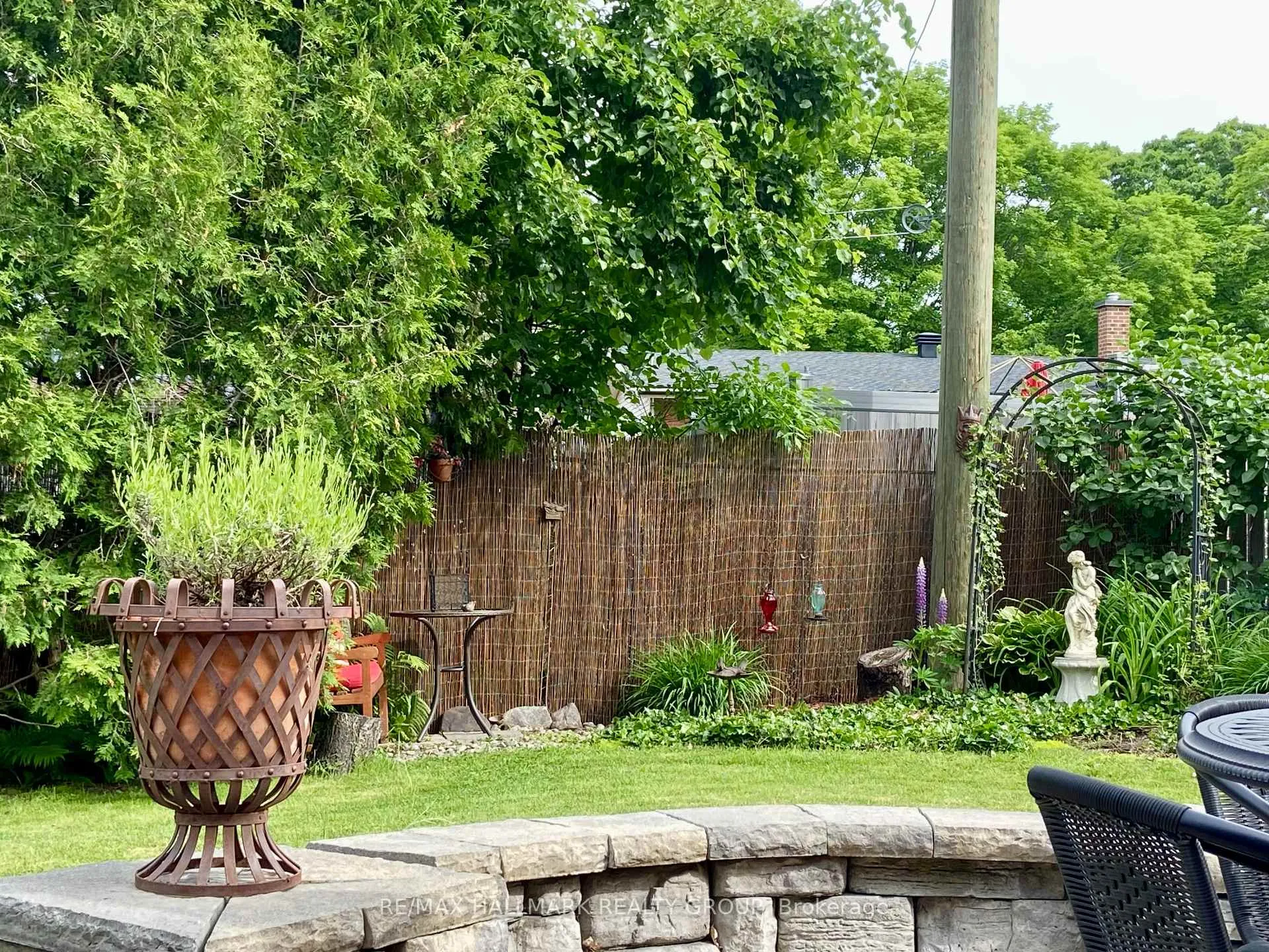 Photo 16 of 2401 Magnus Avenue, Ottawa, Hawthorne Meadows — HOMEH