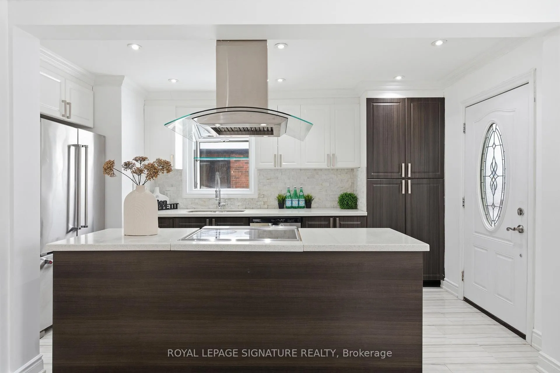 Photo 11 of 26 Guest Street, Brampton, Downtown Brampton — HOMEH