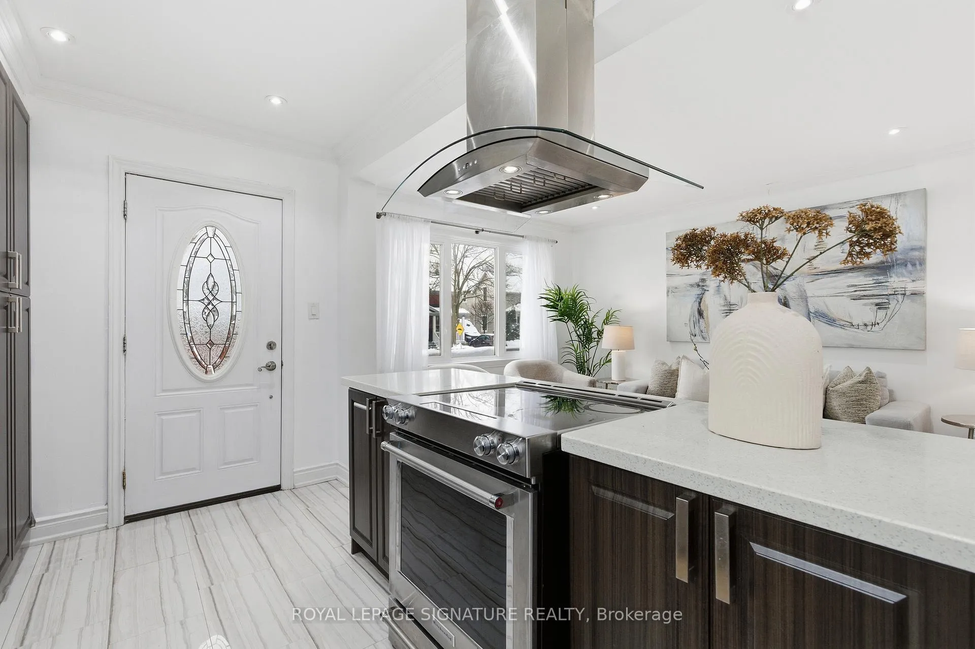 Photo 12 of 26 Guest Street, Brampton, Downtown Brampton — HOMEH