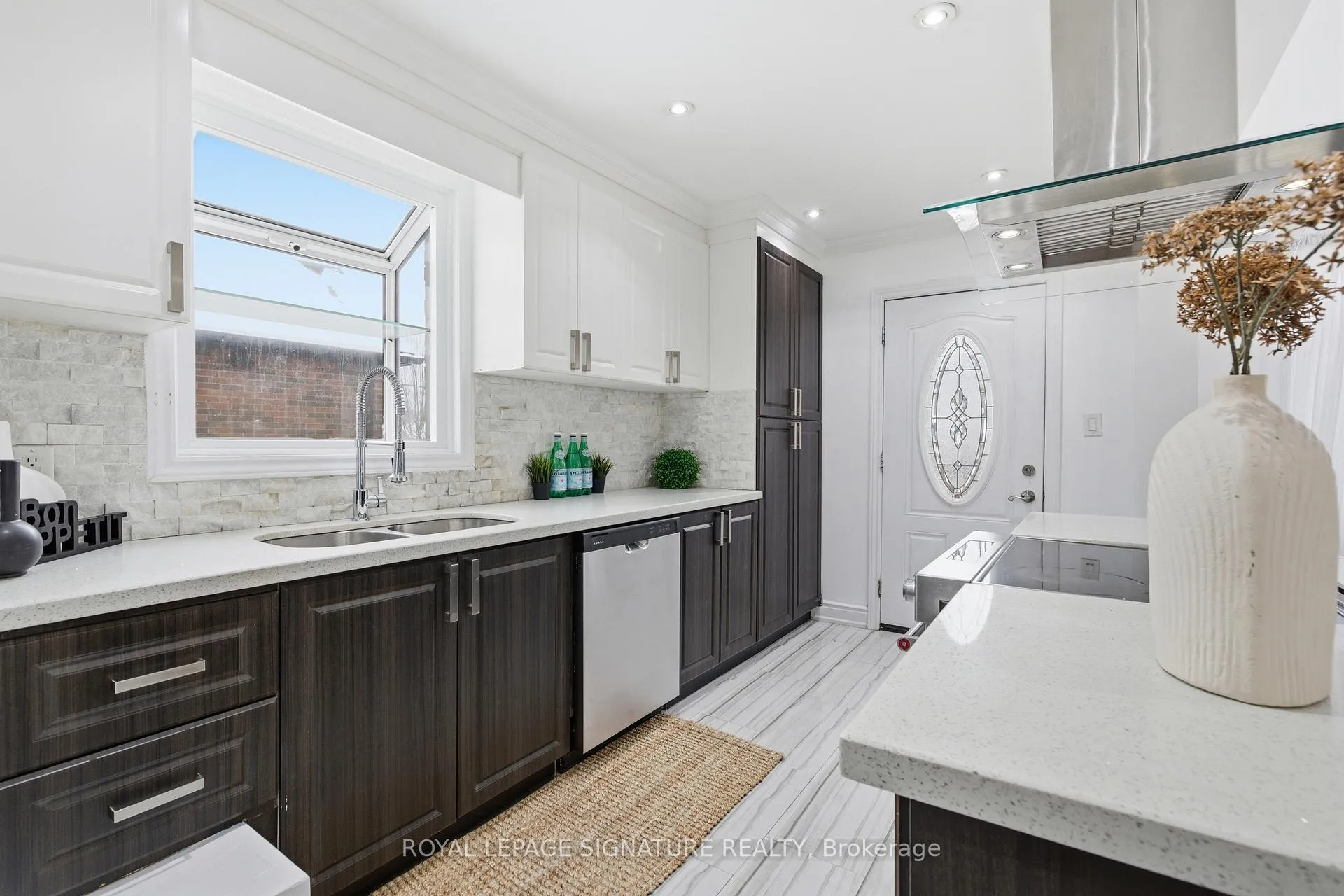 Photo 13 of 26 Guest Street, Brampton, Downtown Brampton — HOMEH