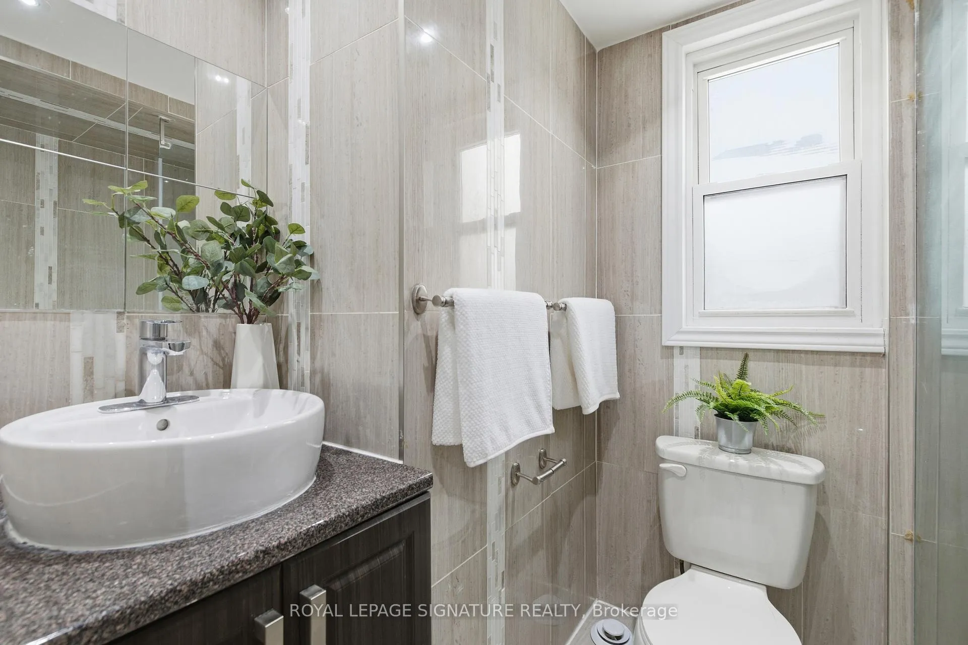 Photo 23 of 26 Guest Street, Brampton, Downtown Brampton — HOMEH