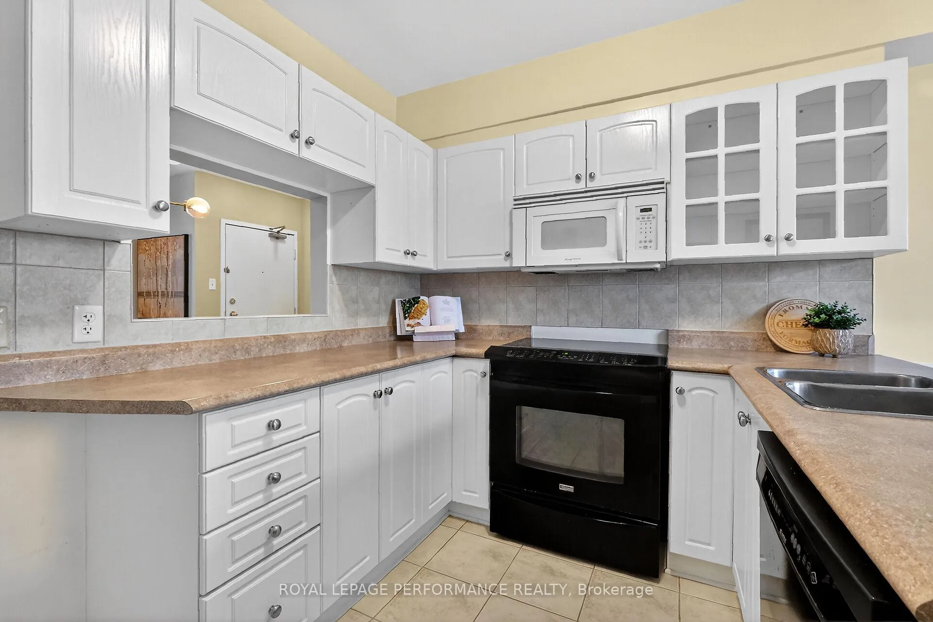 Photo 14 of Unit 2, 70 Briargate Private, Ottawa, Springridge/East Village — HOMEH