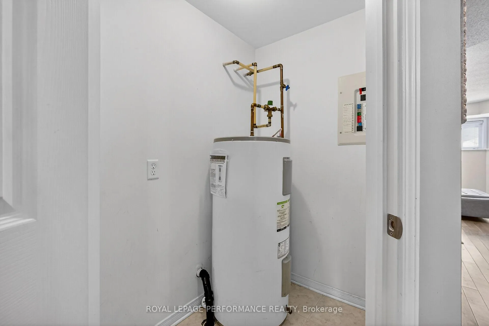 Photo 38 of Unit 2, 70 Briargate Private, Ottawa, Springridge/East Village — HOMEH