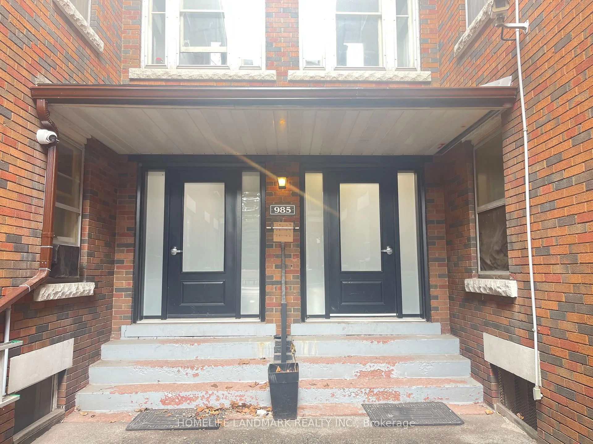 Photo 1 of Unit 3, 985 Main Street E, Hamilton, Crown Point — HOMEH