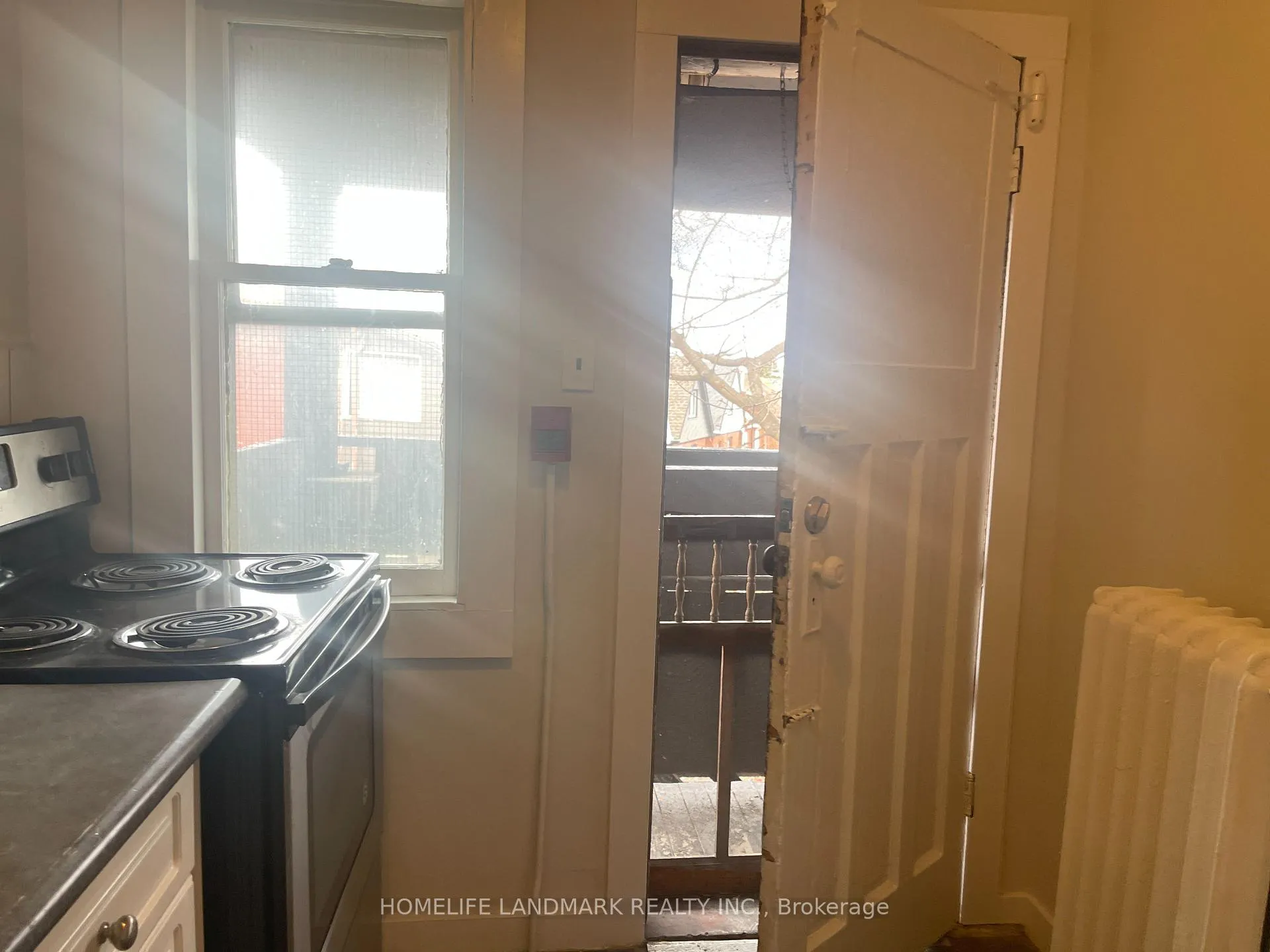 Photo 5 of Unit 3, 985 Main Street E, Hamilton, Crown Point — HOMEH