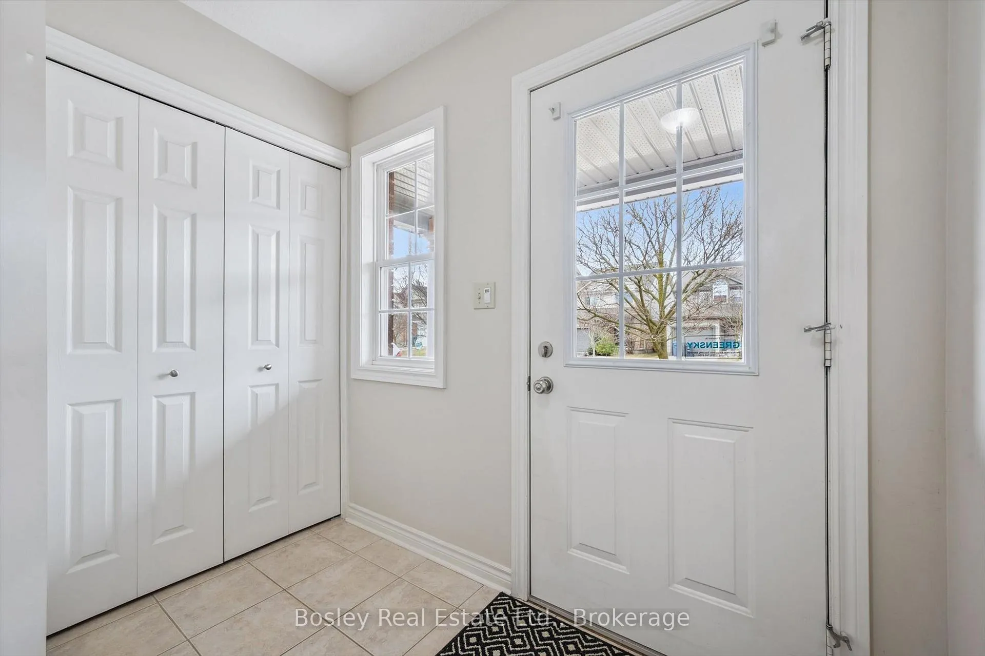 Photo 4 of 12 Sinclair Street, Guelph, Pineridge/Westminster Woods — HOMEH