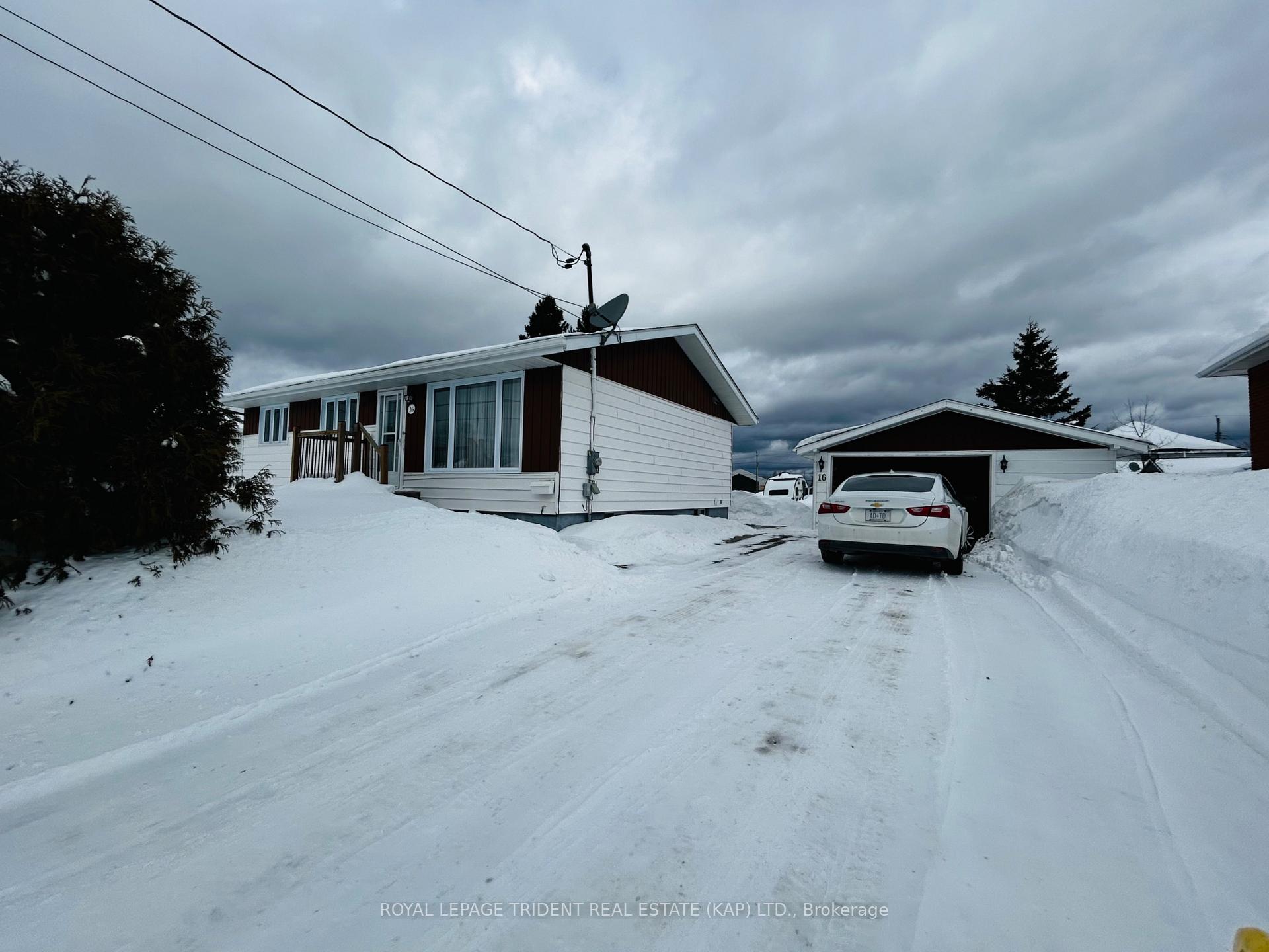 Photo 2 of 16 Albert Street N, Kapuskasing — HOMEH