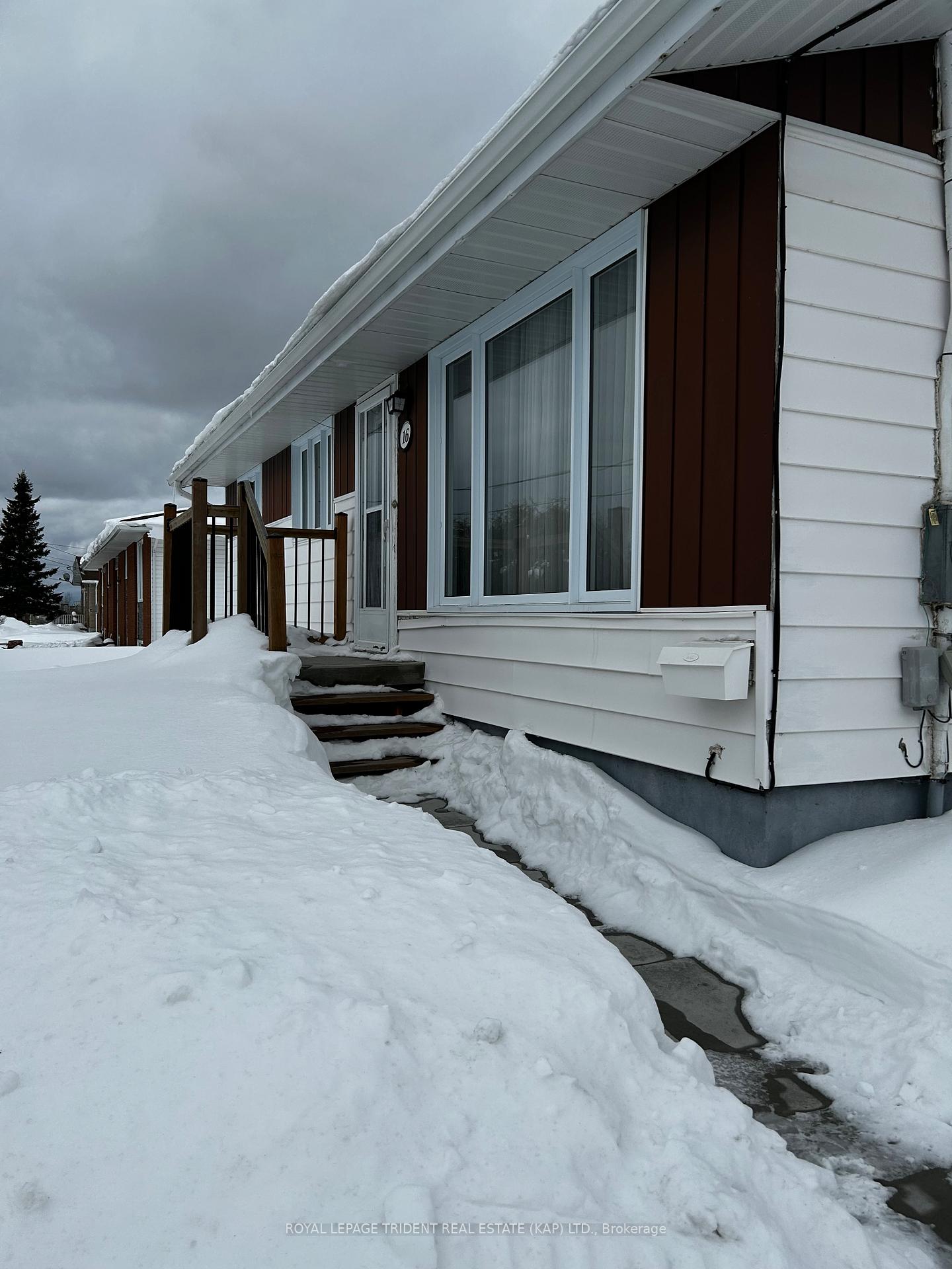 Photo 3 of 16 Albert Street N, Kapuskasing — HOMEH