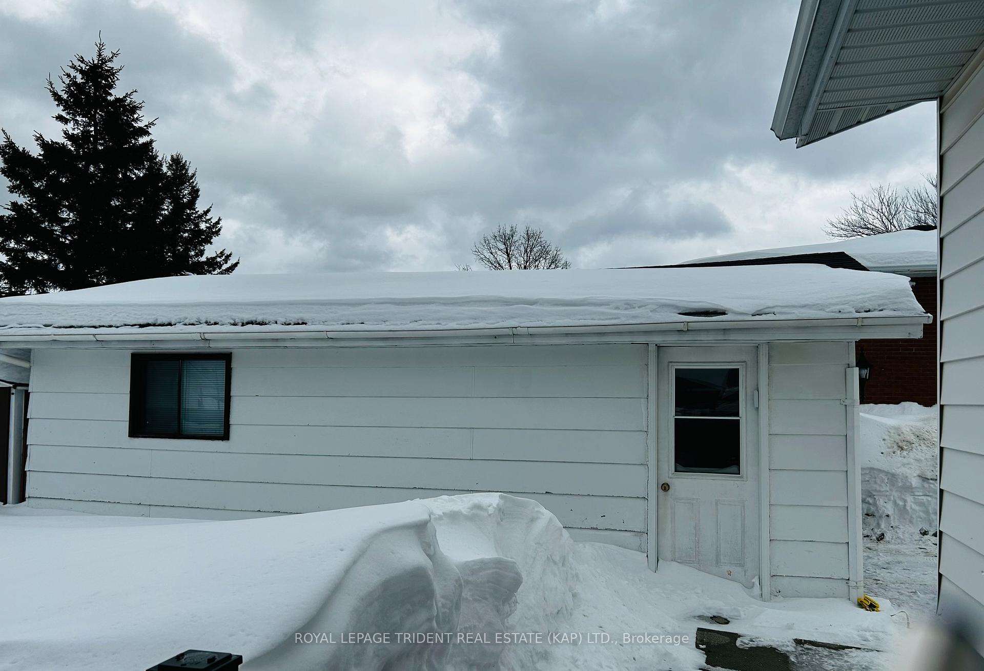Photo 6 of 16 Albert Street N, Kapuskasing — HOMEH