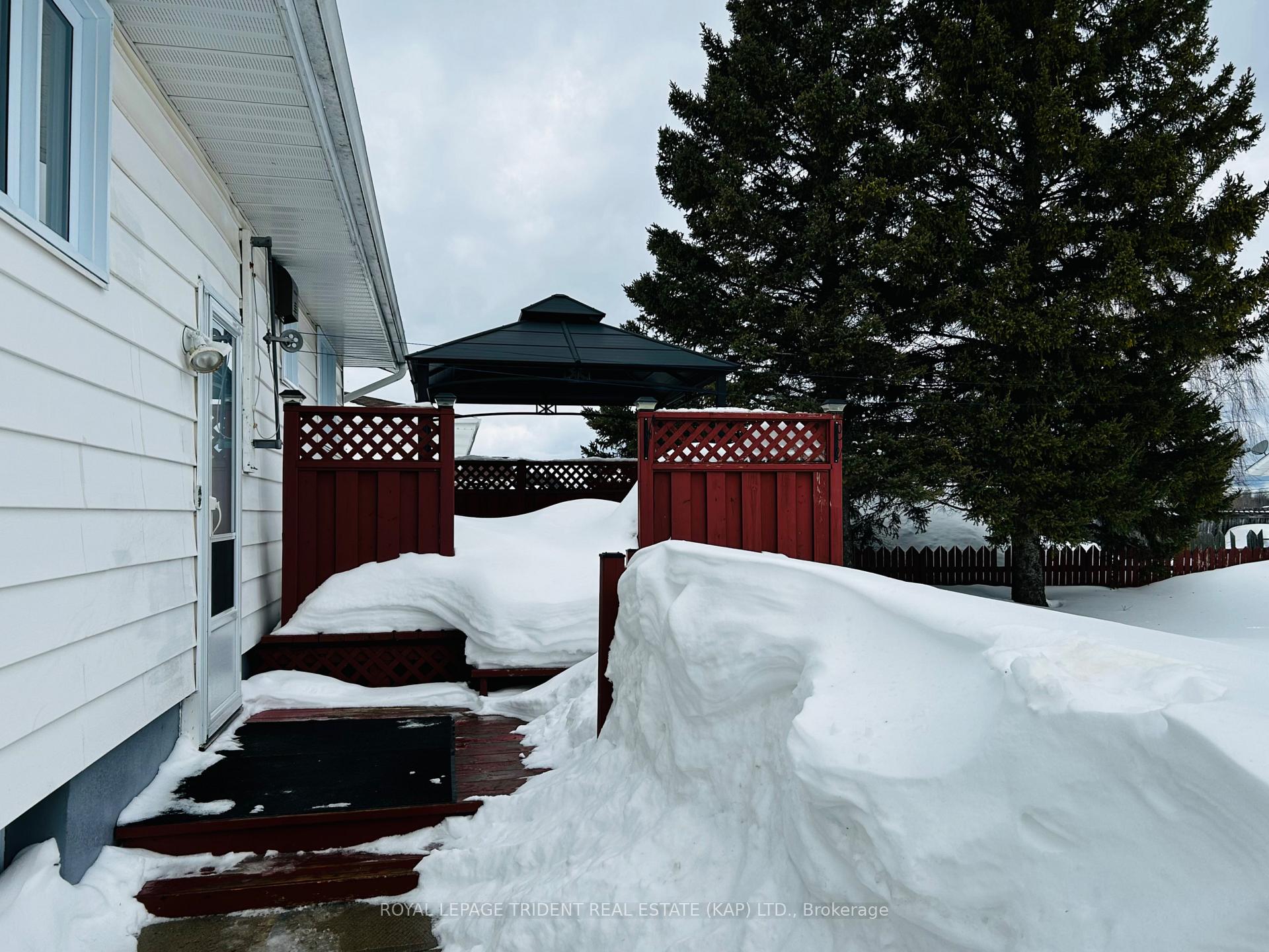Photo 7 of 16 Albert Street N, Kapuskasing — HOMEH