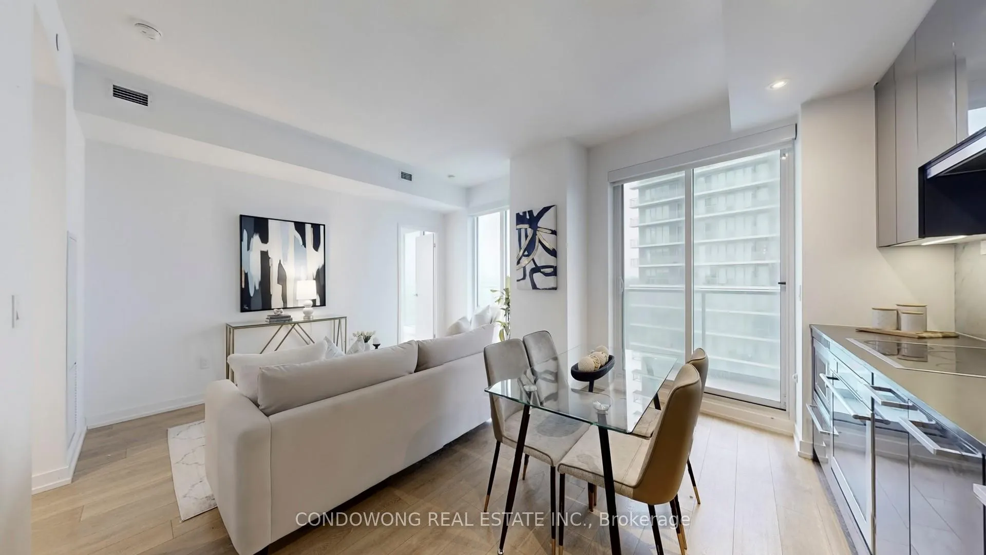 Photo 4 of Unit 3003, 117 McMahon Drive, North York, Bayview Village — HOMEH