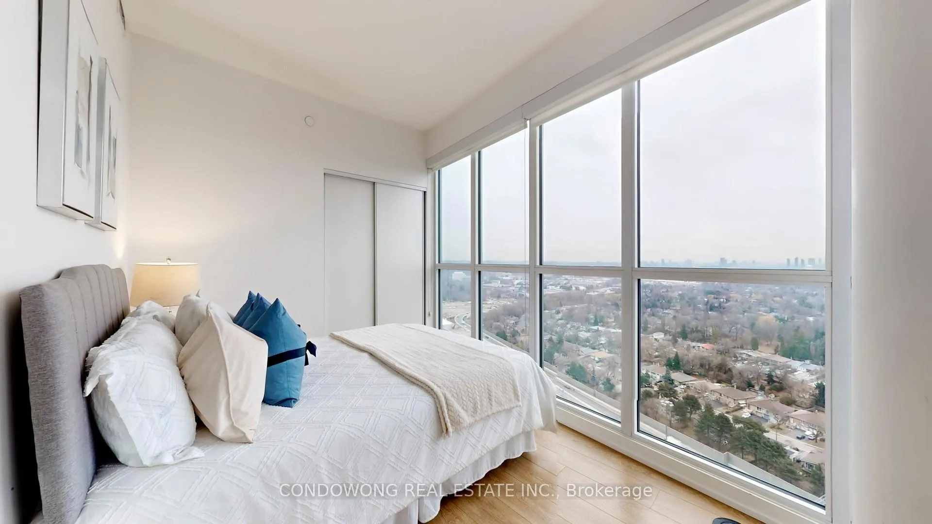 Photo 7 of Unit 3003, 117 McMahon Drive, North York, Bayview Village — HOMEH