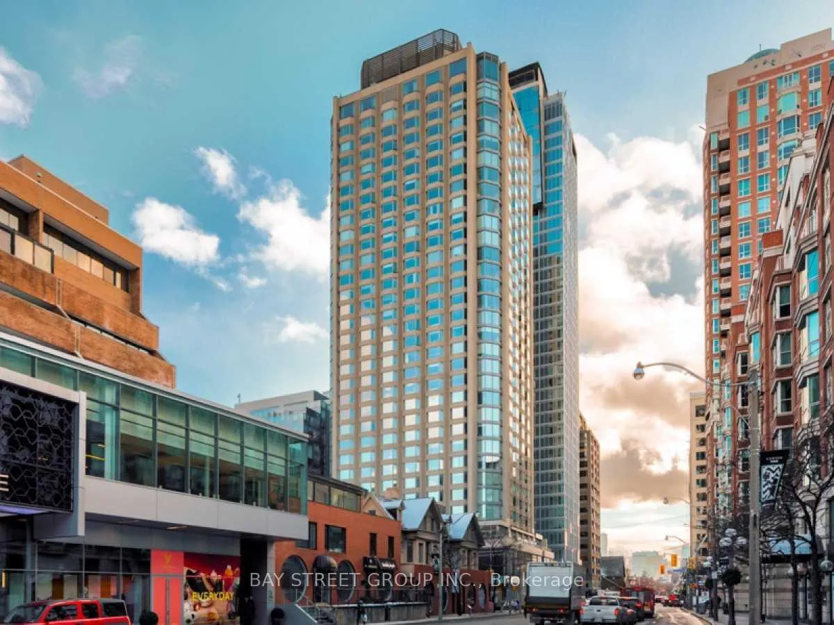Front of Unit 1905, 155 Yorkville Avenue