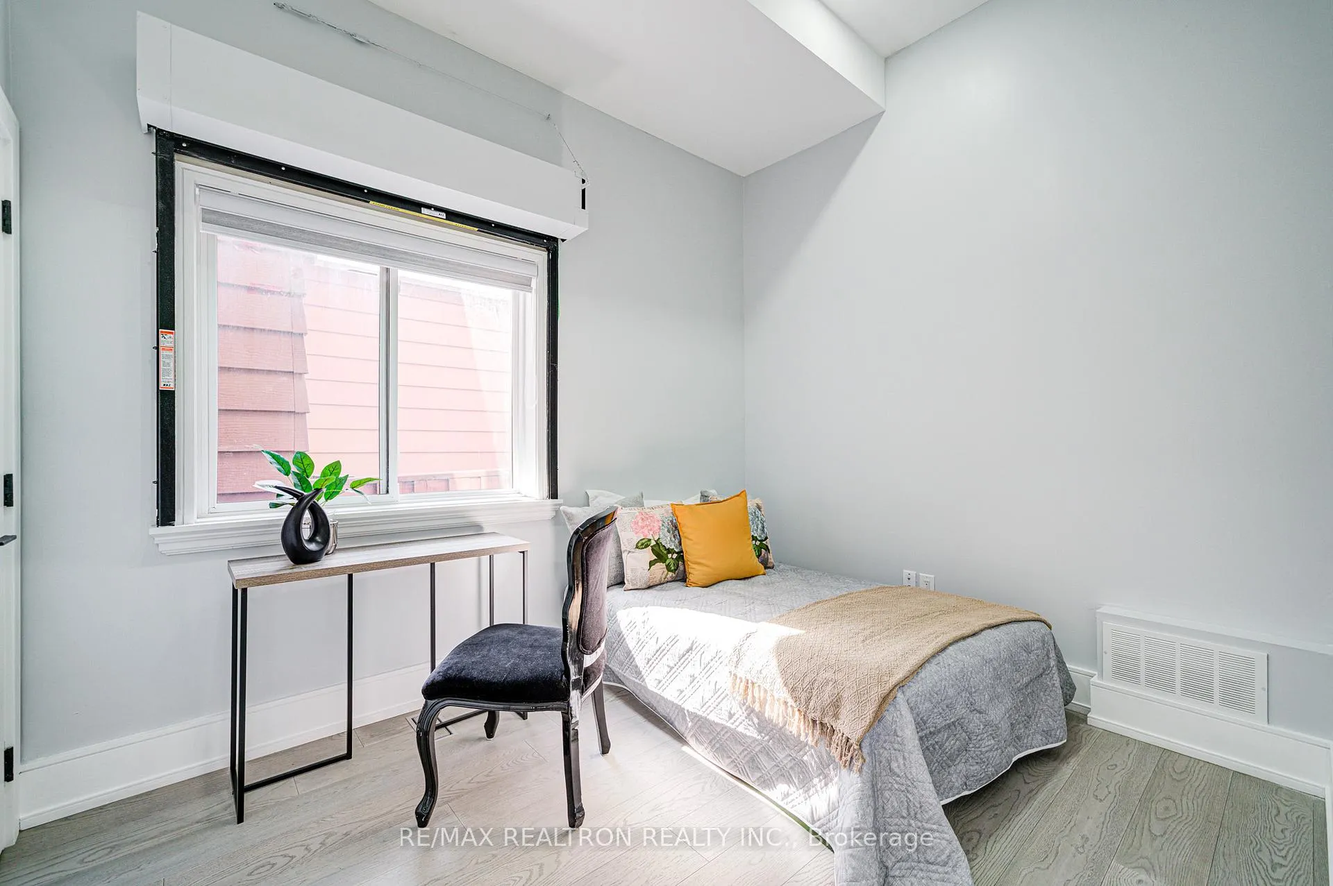 Photo 16 of 94 Wanstead Avenue, Scarborough, Oakridge — HOMEH