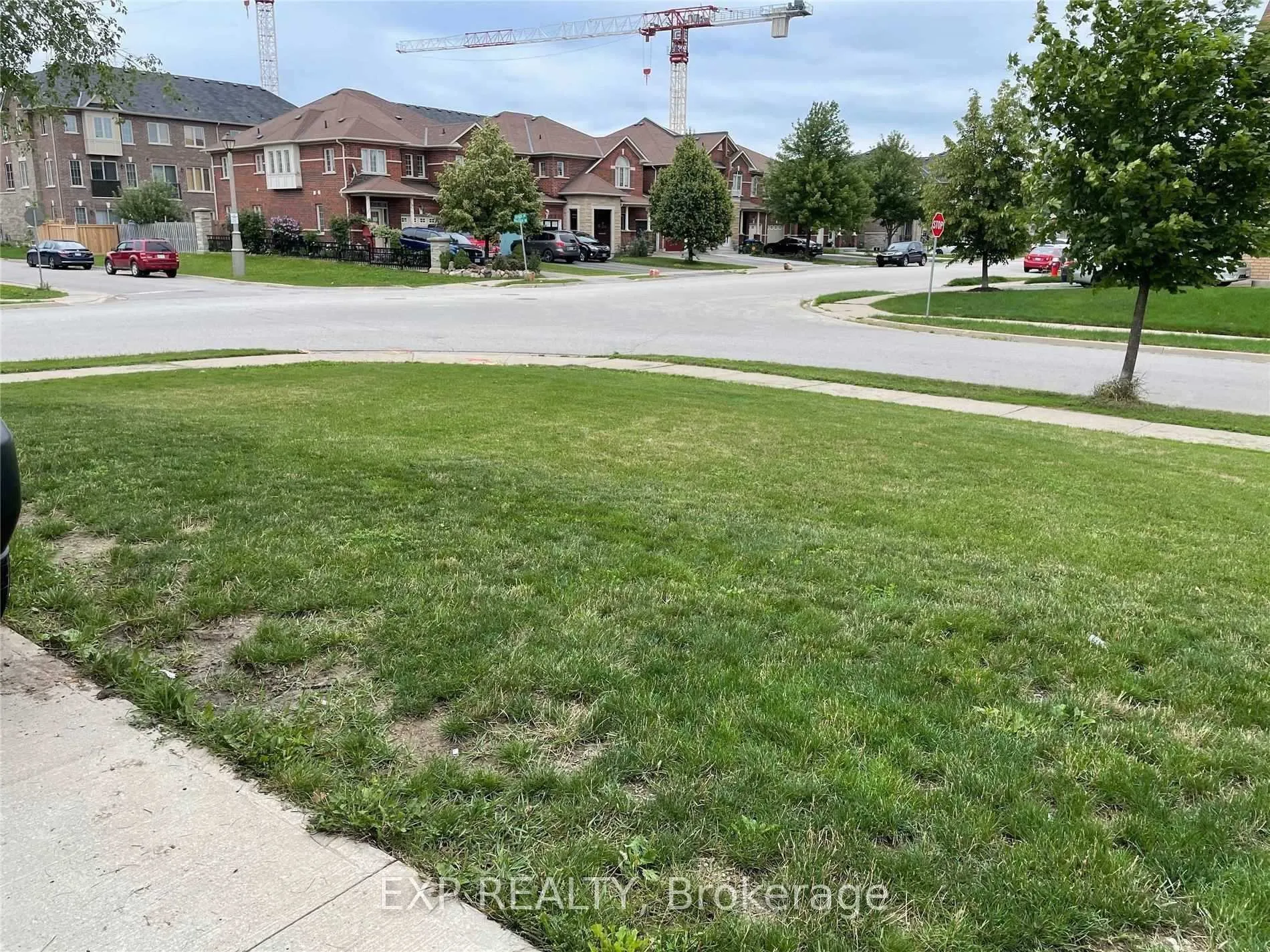Photo 8 of 56 Palleschi Drive, Brampton, Brampton East — HOMEH