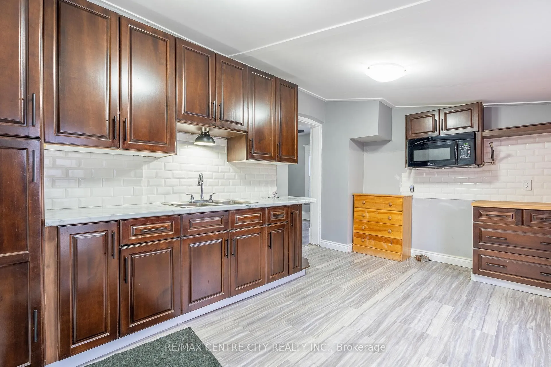 Photo 3 of 24 Bruce Street, Brantford — HOMEH