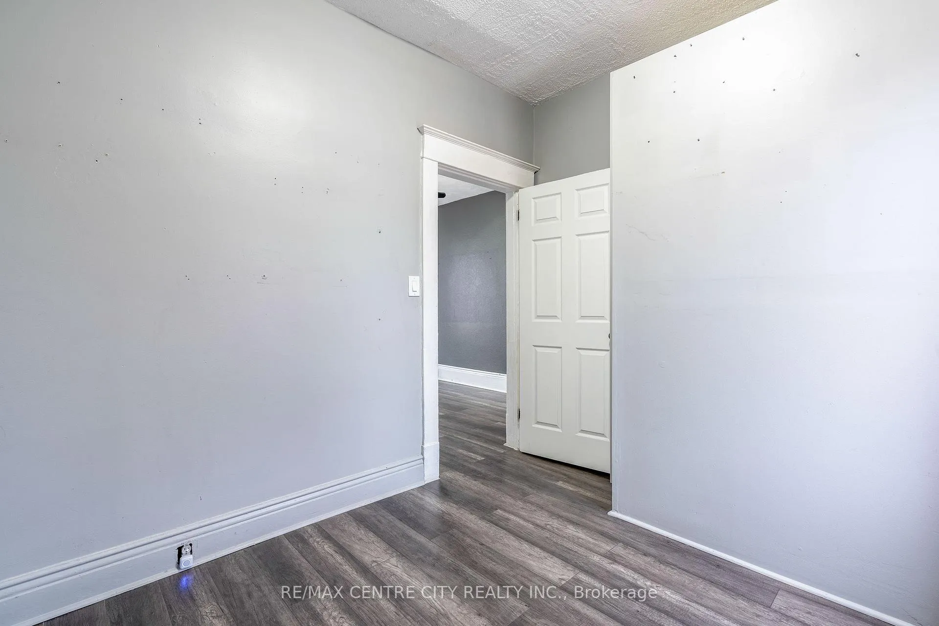 Photo 10 of 24 Bruce Street, Brantford — HOMEH