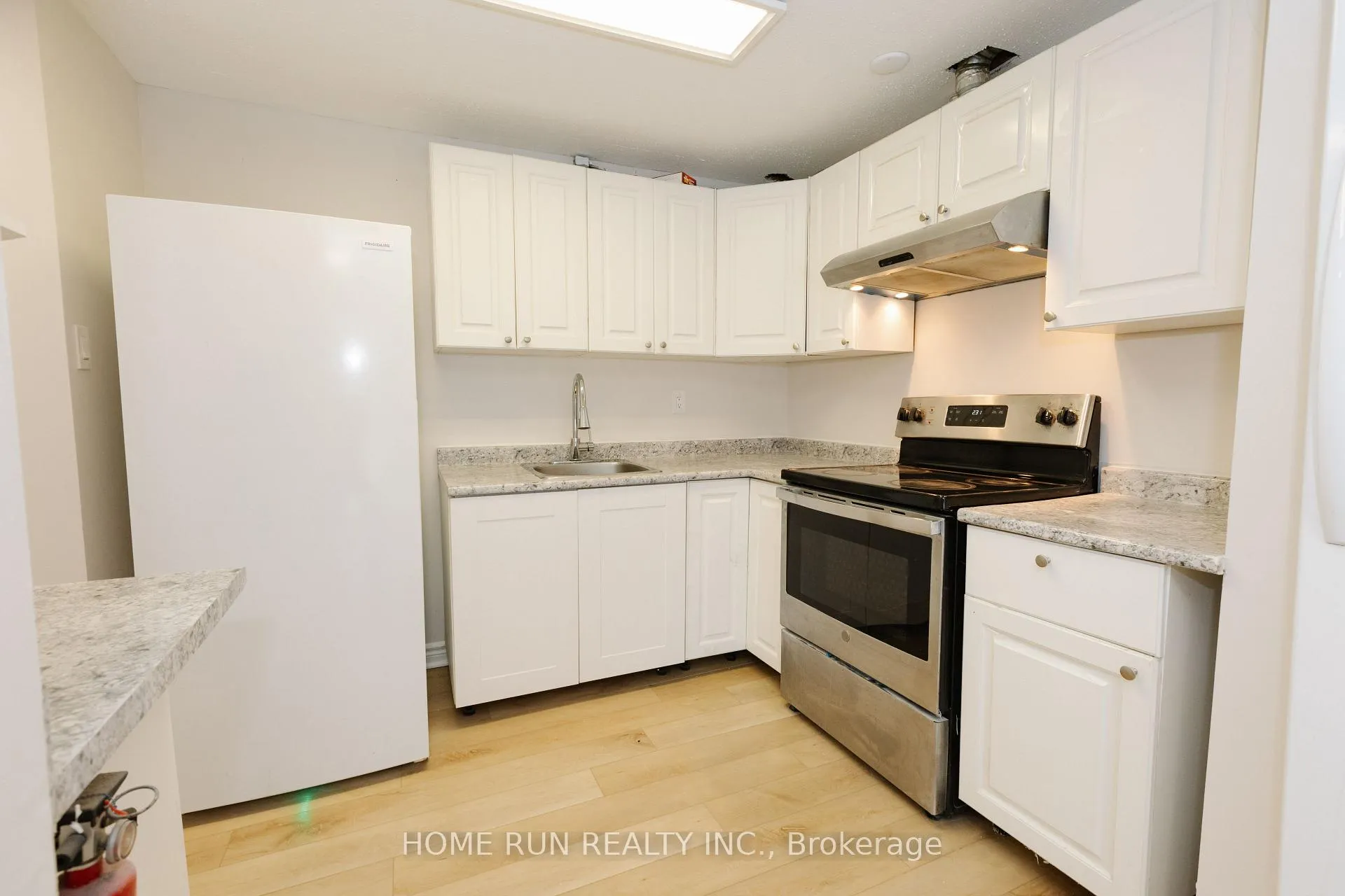 Photo 4 of 1285 Meadowland Drive, Vaughan, Vellore Village — HOMEH