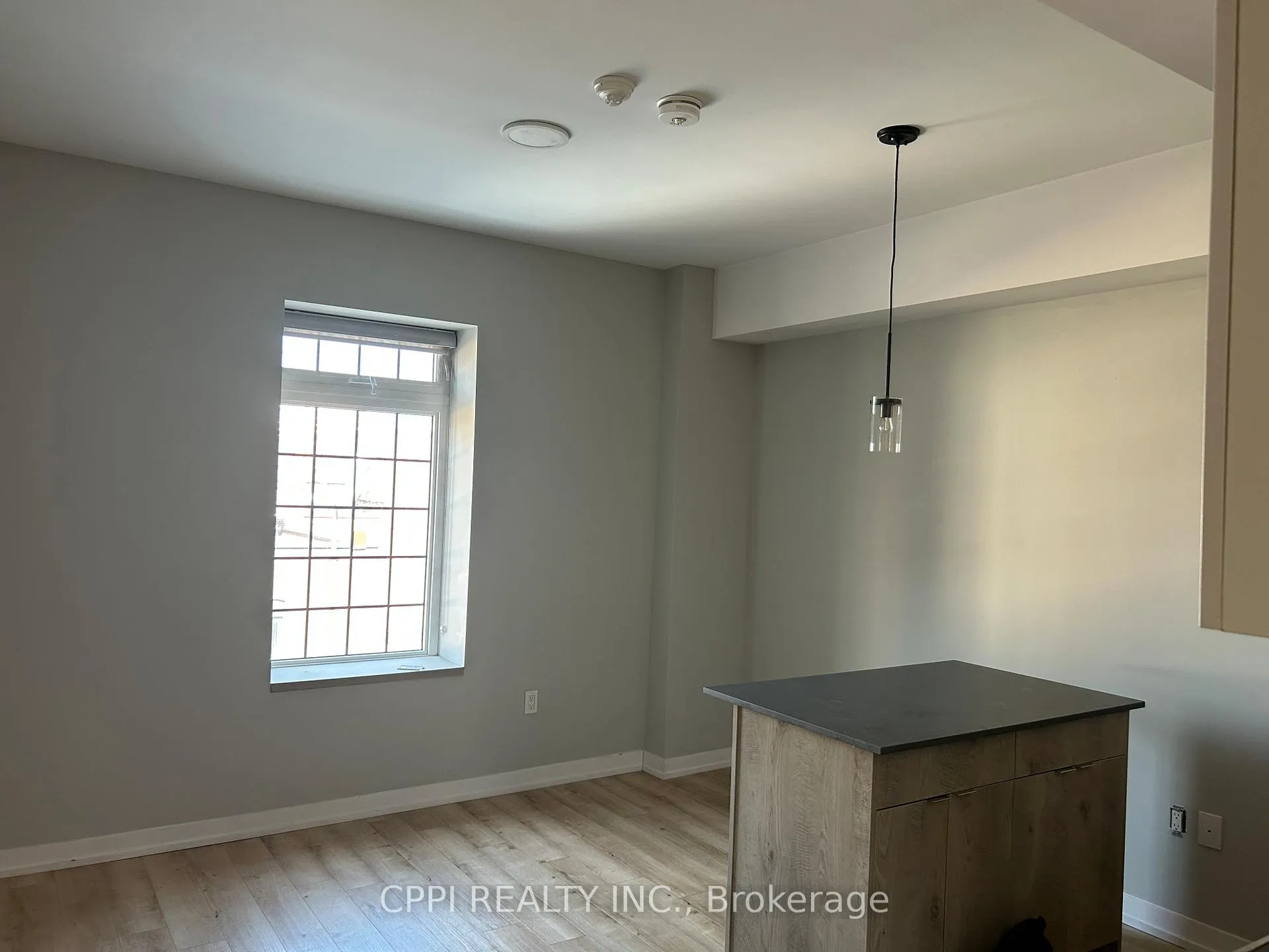Photo 4 of Unit 402, 70 King Street E, Oshawa, Central — HOMEH