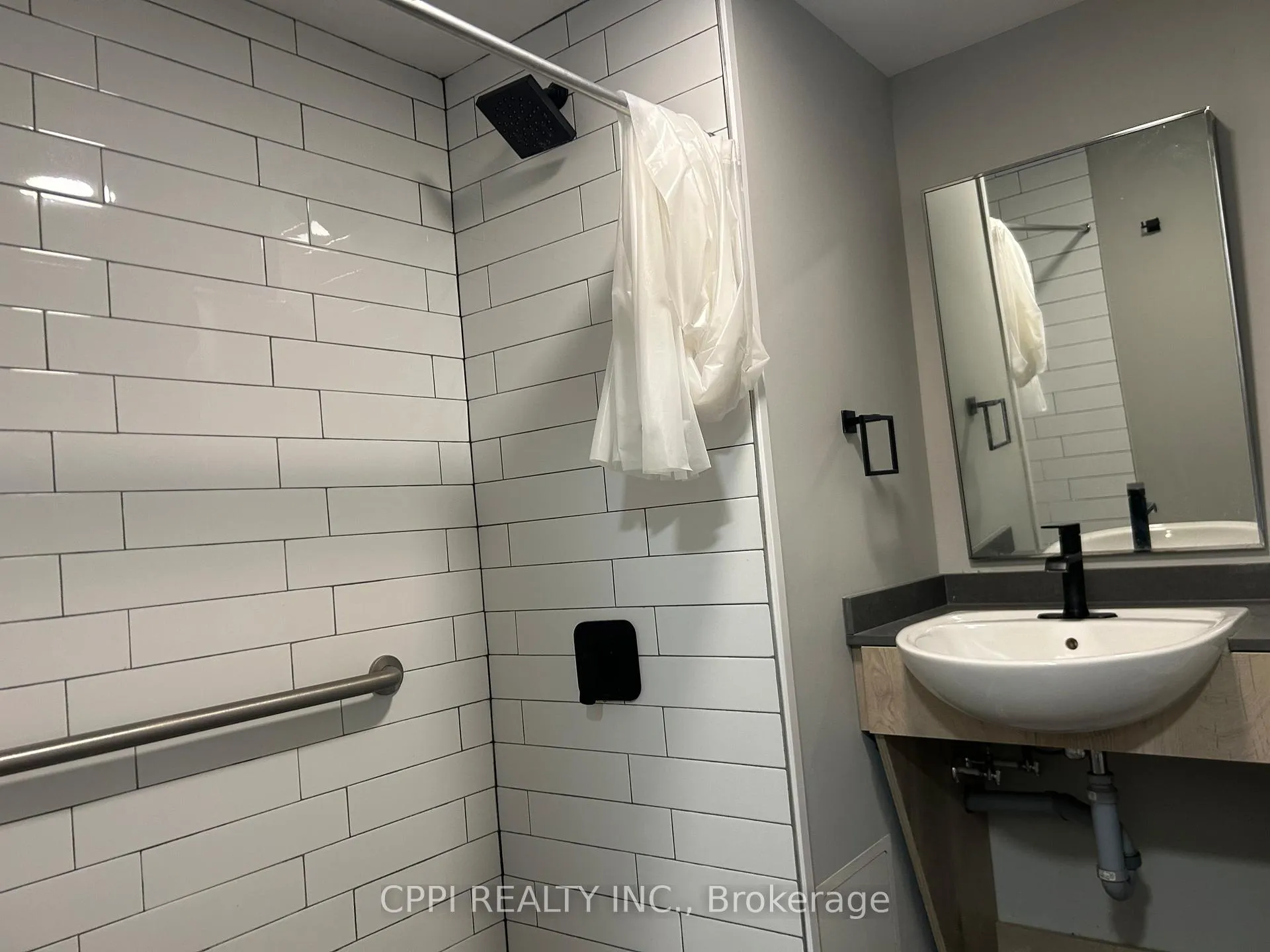 Photo 6 of Unit 402, 70 King Street E, Oshawa, Central — HOMEH